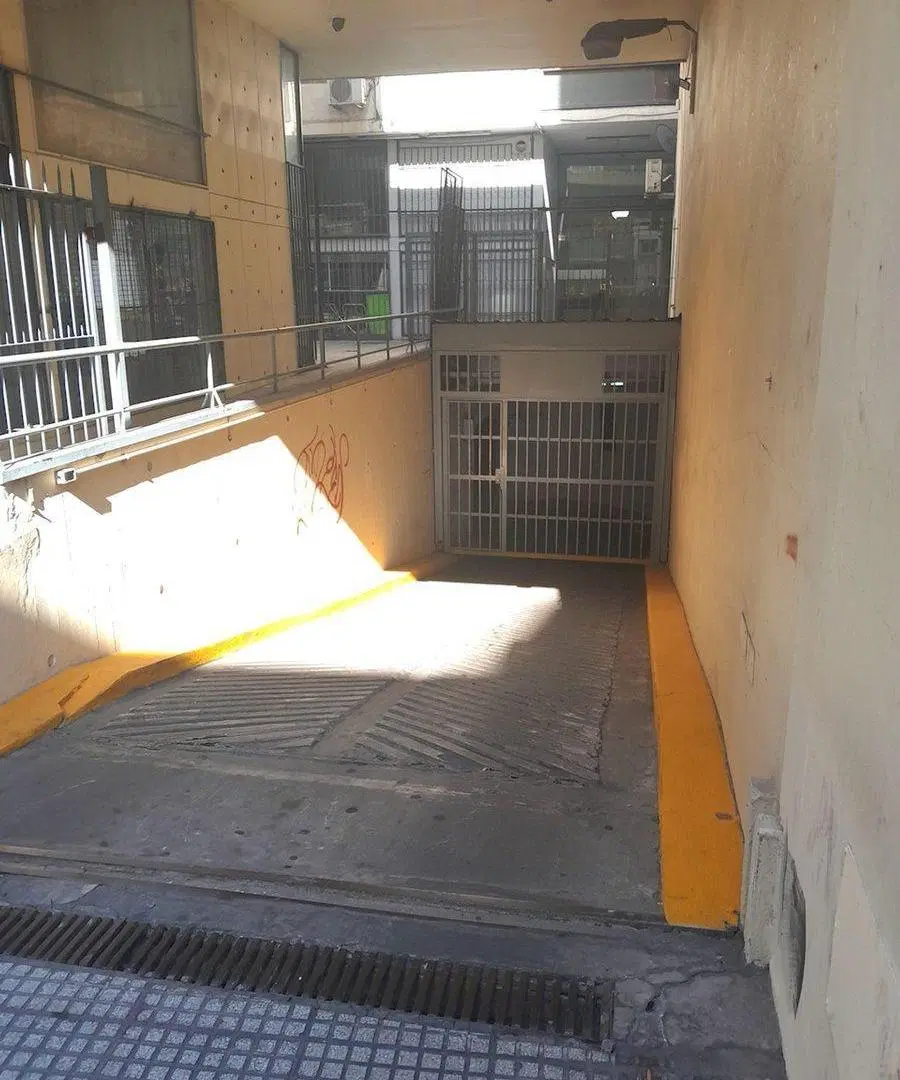 Venta cochera cubierta Barrio Norte 5