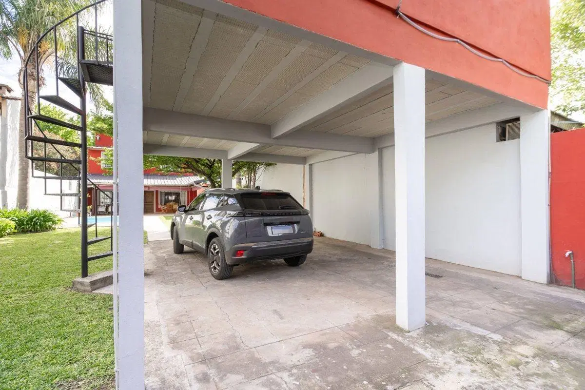 CASA EN VENTA CON PILETA MAS DEPARTAMENTO BECCAR 4