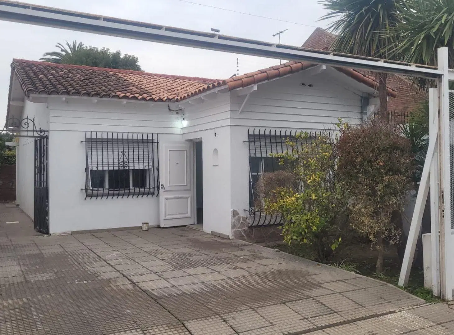 VENTA CASA 3 AMBIENTES BERNAL - QUILMES 2