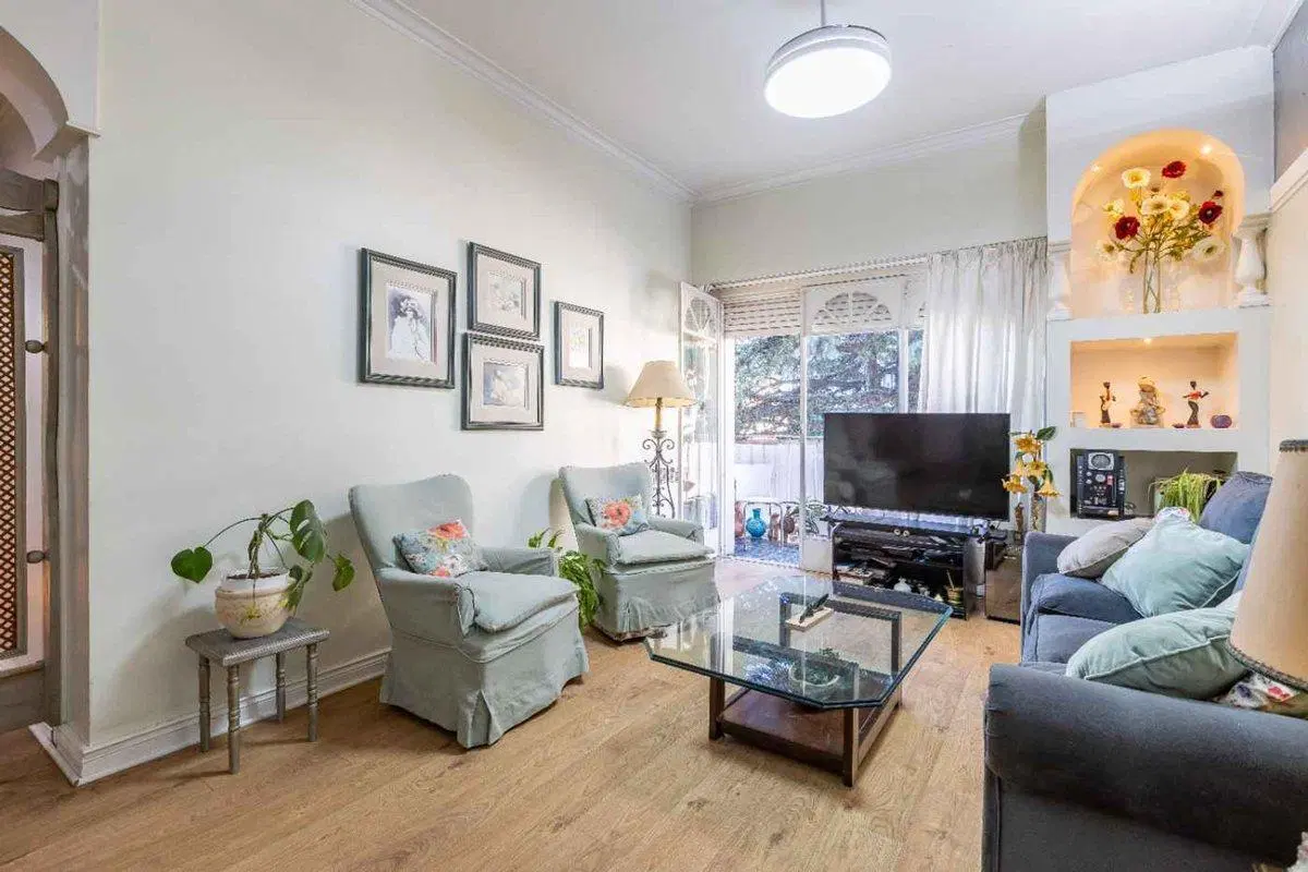 VENTA SEMIPISO 4 AMB  COCHERA EXCELENTE UBICACION 3