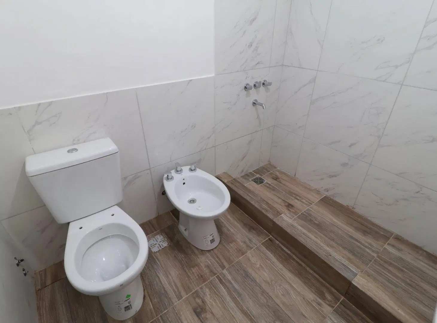 VENTA DEPARTAMENTO DIVISIBLE A ESTRENAR C COCHERA 3