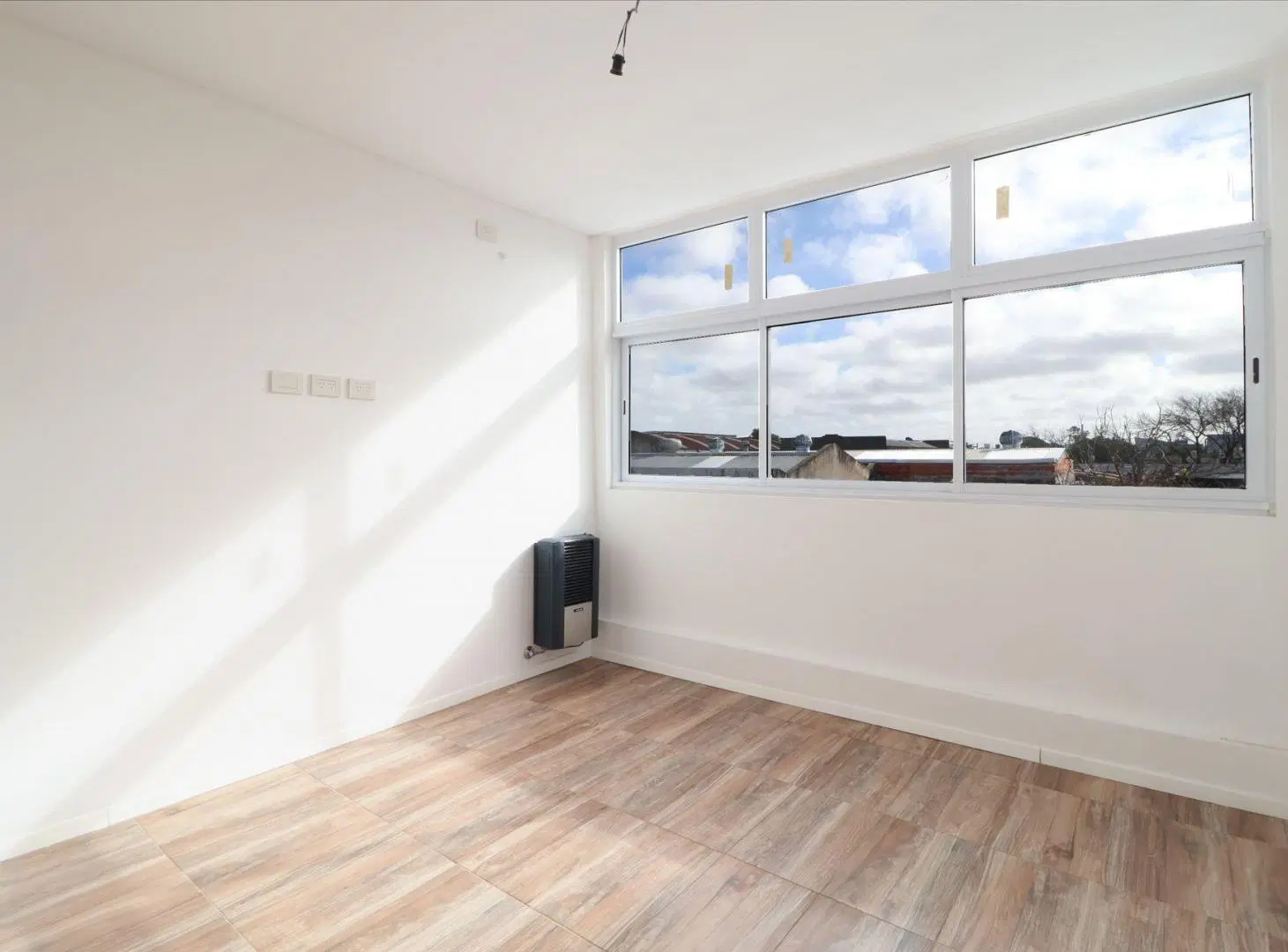 VENTA DEPARTAMENTO DIVISIBLE A ESTRENAR C COCHERA 8