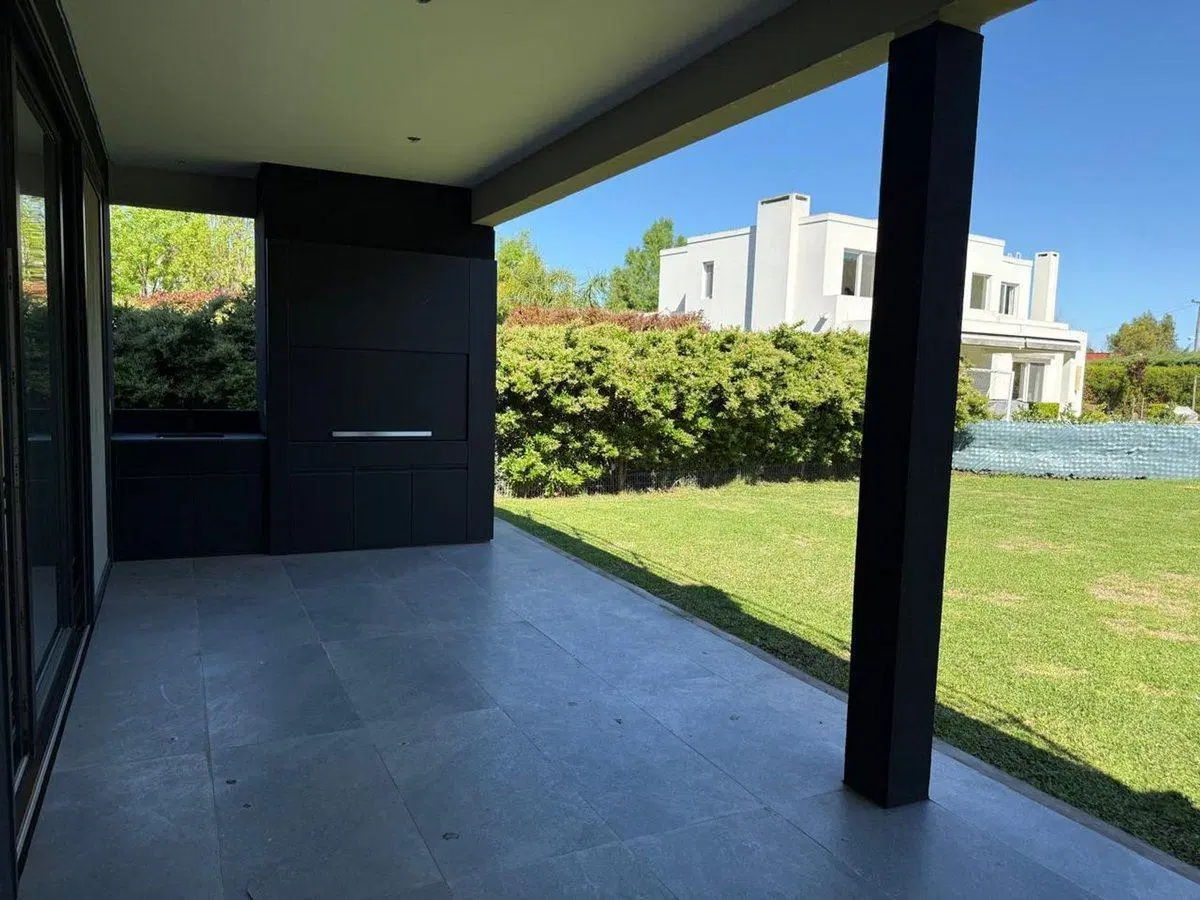 Casa a estrenar en Ayres Plaza 2