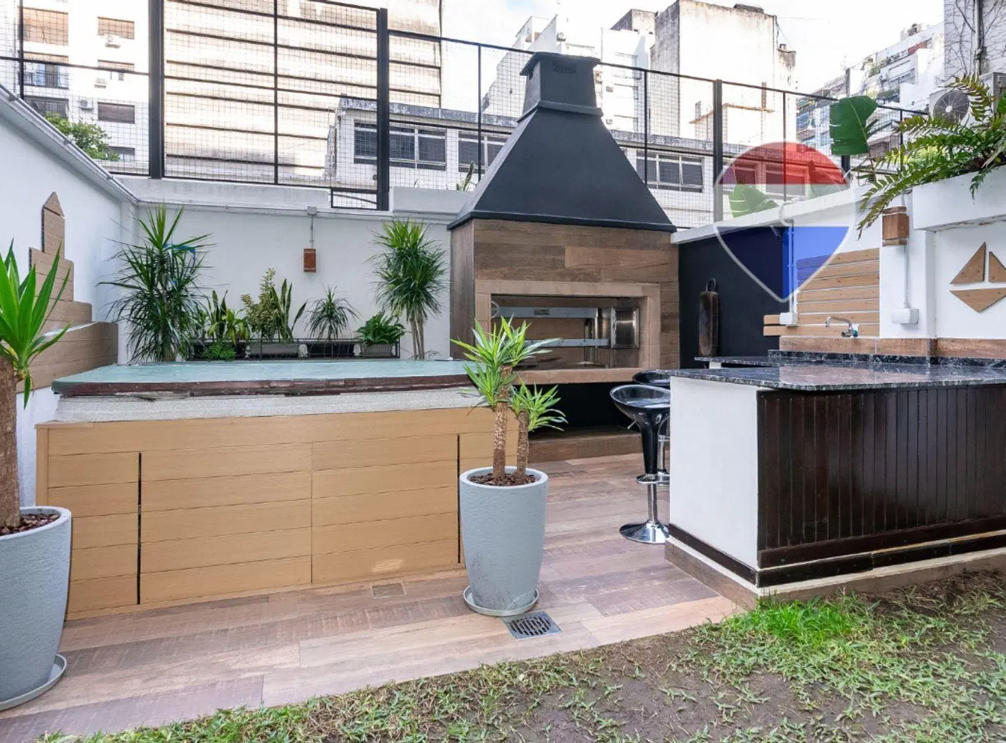 Departamento con jardín y parrilla en Recoleta. 2