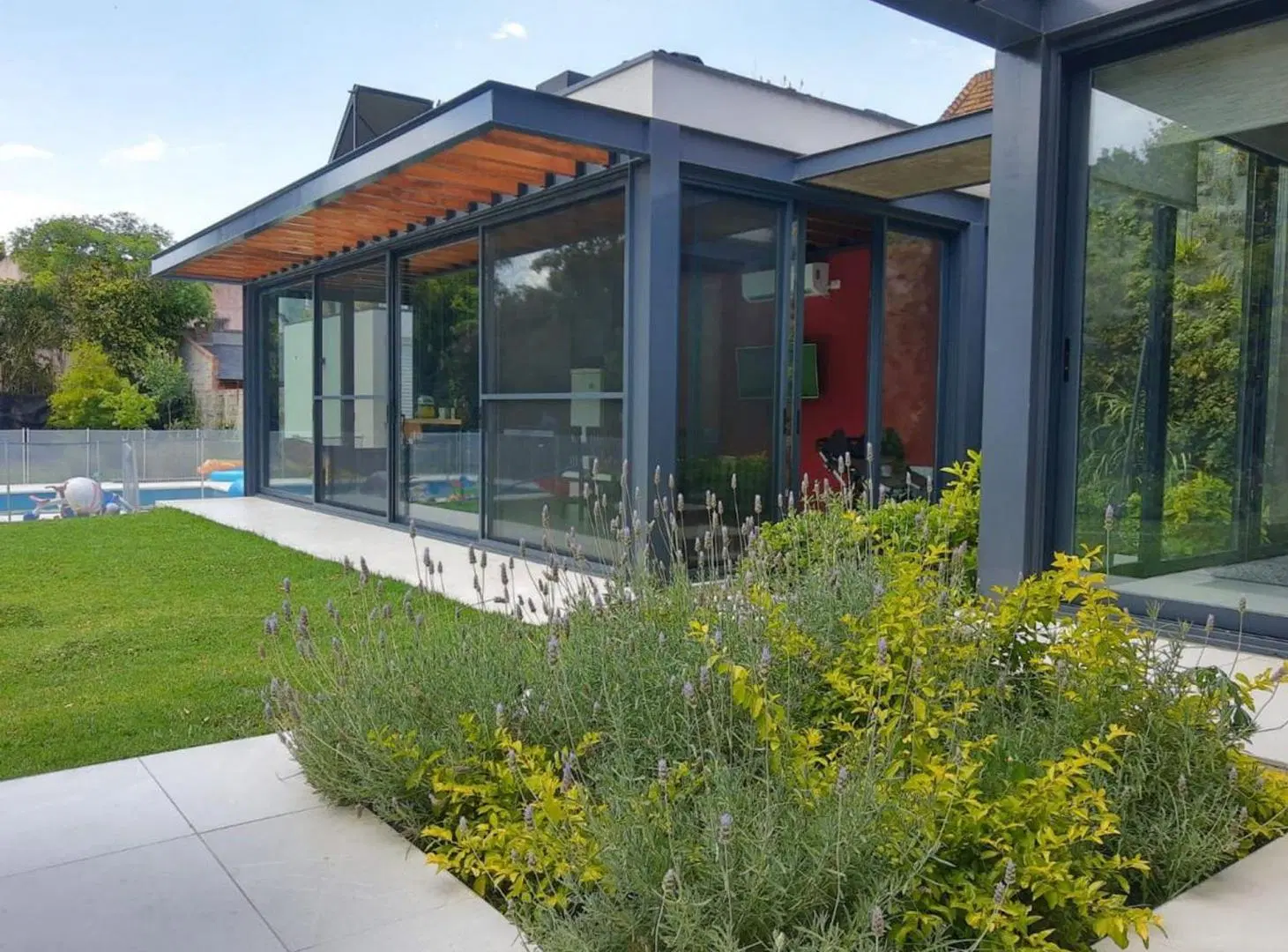 Casa Libertador al Río Martínez con Renta 4