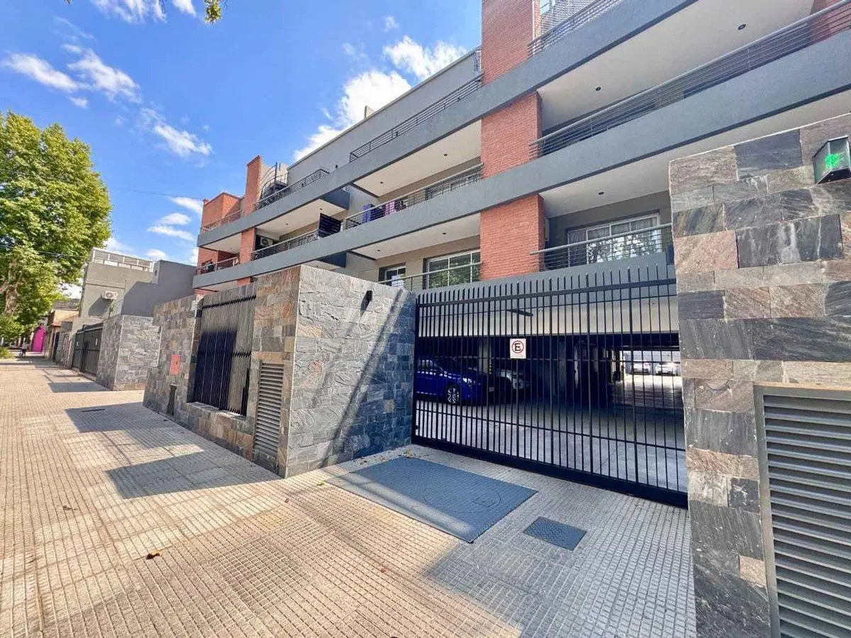 Departamento 3 Amb con Jardin, cochera y pileta 8