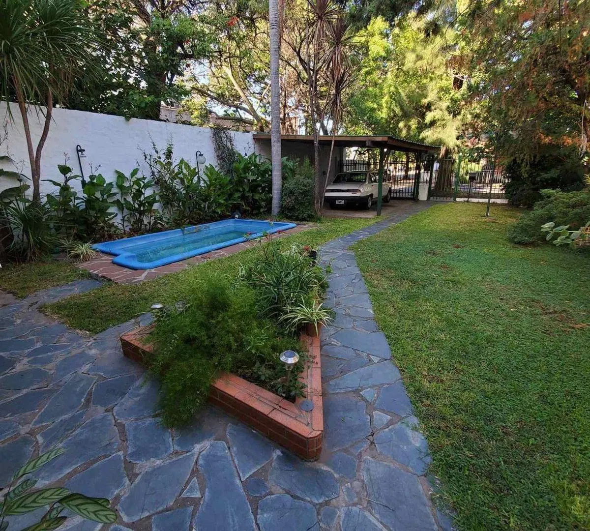 Vende casa de 5 amb. con pileta en Villa Adelina 4