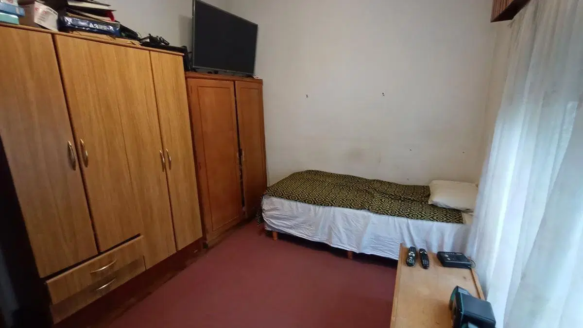 Vende casa de 5 amb. con pileta en Villa Adelina 5