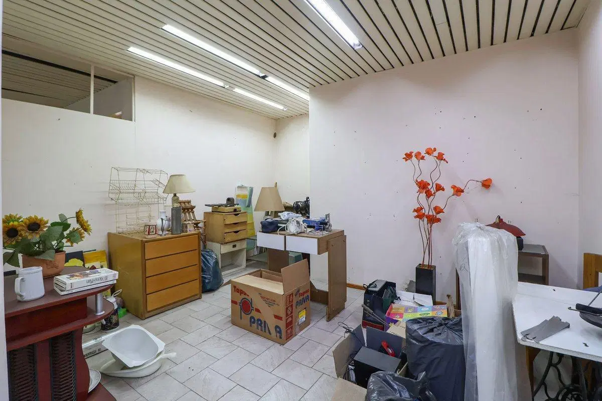 VENTA  CASA 5 amb / PARQUE y 2 LOCALES COMERCIALES 5