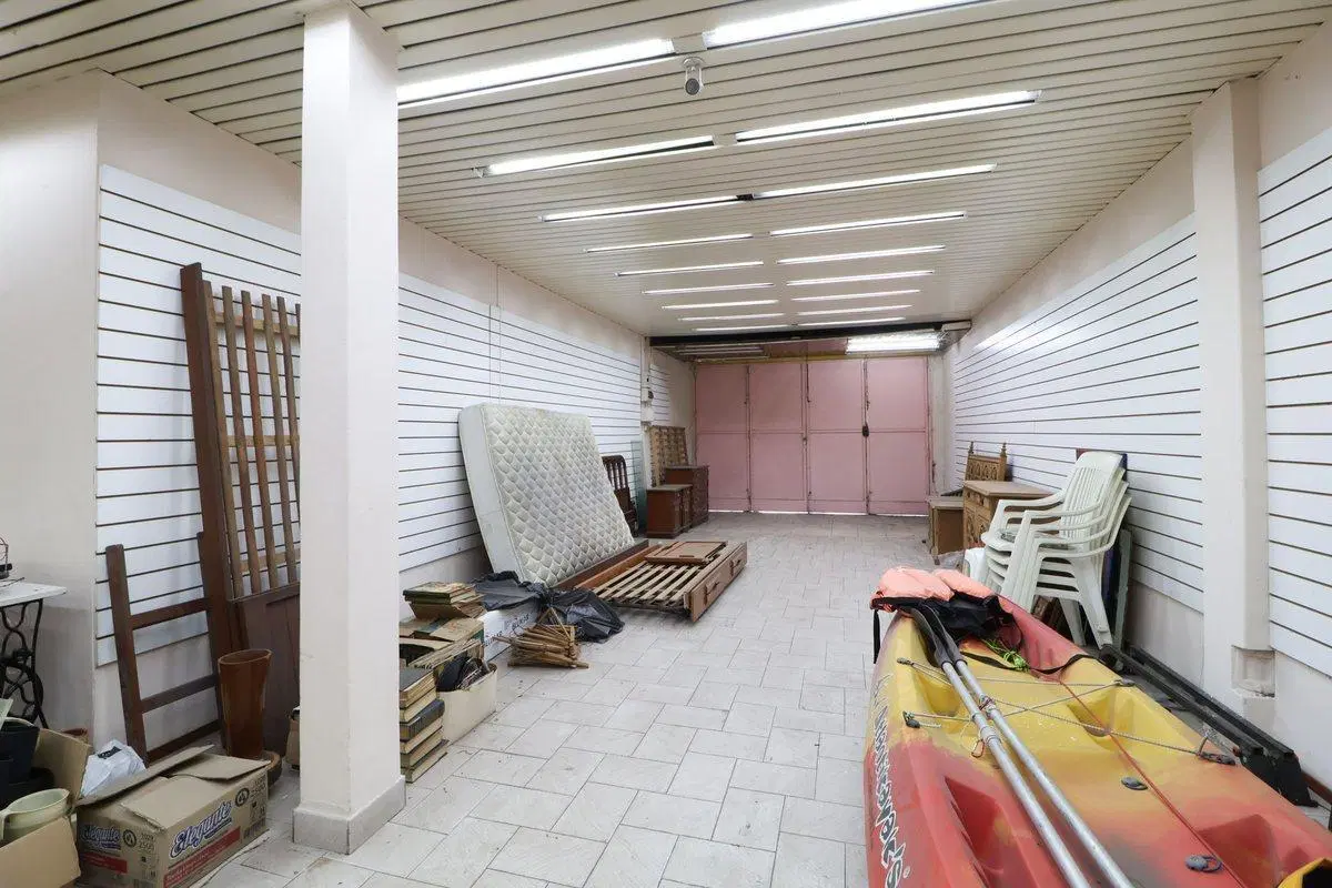 VENTA  CASA 5 amb / PARQUE y 2 LOCALES COMERCIALES 3