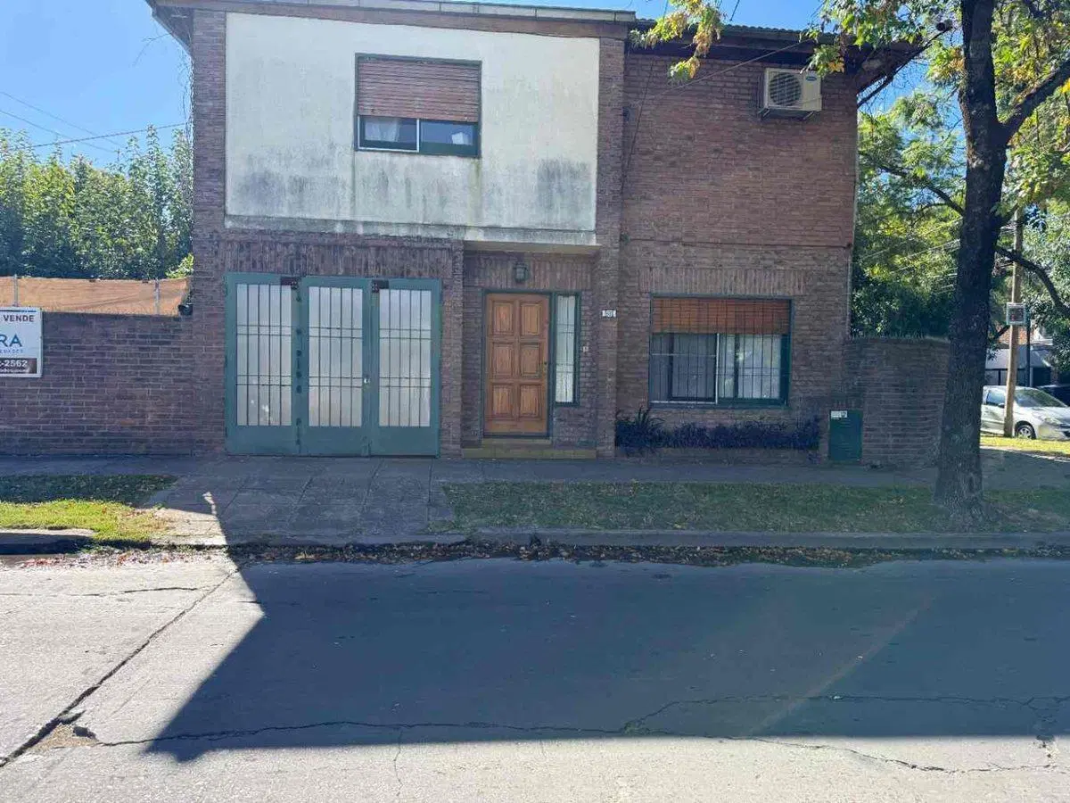 Venta Casa 3 dorm en Hurlingham c Jardín, cochera 4