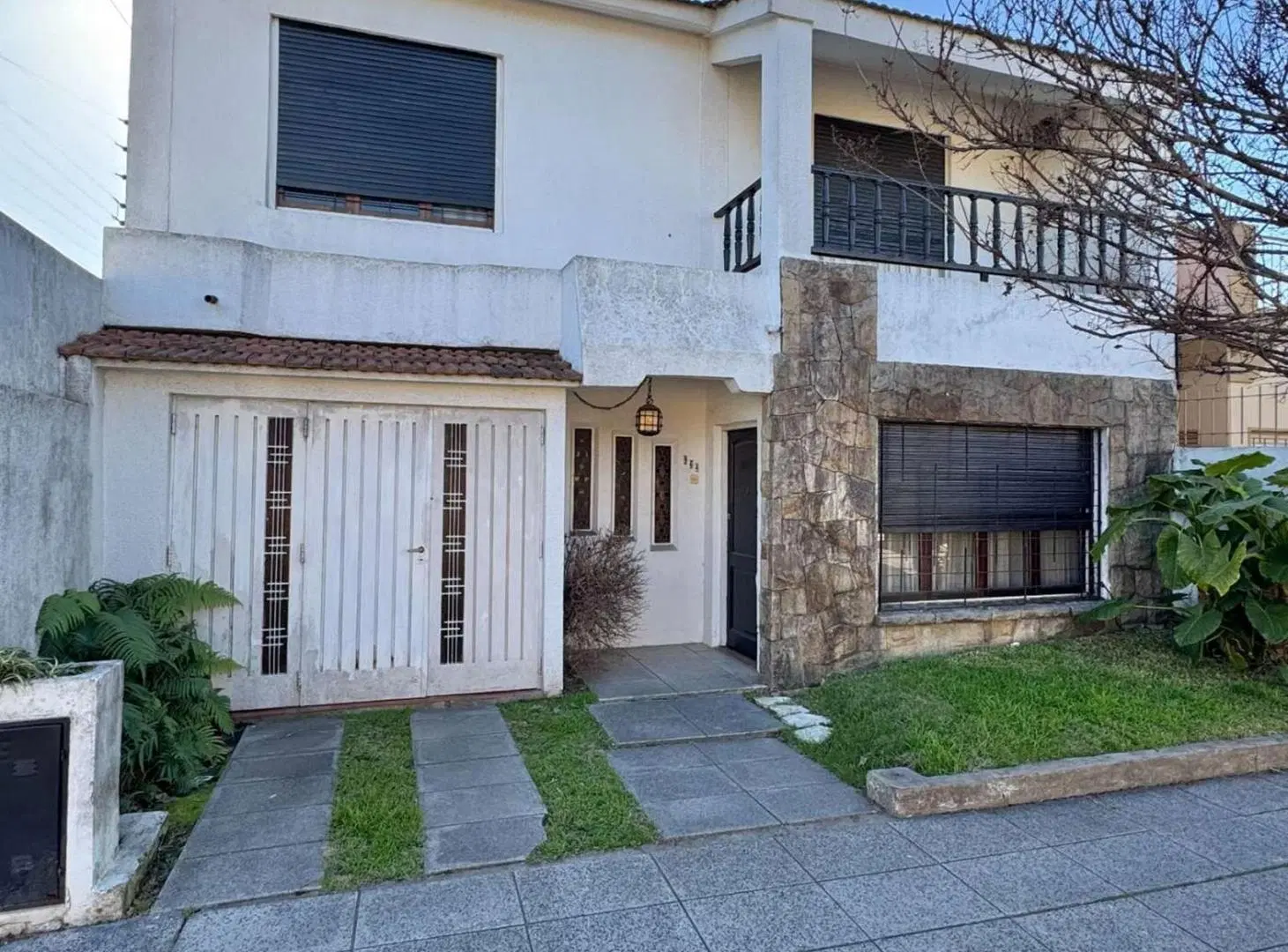 Venta casa 5 ambientes c/ cochera y patio en Haedo 3