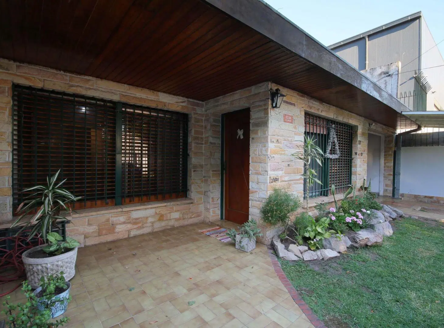 CASA EN VENTA MARTINEZ CON PILETA 2