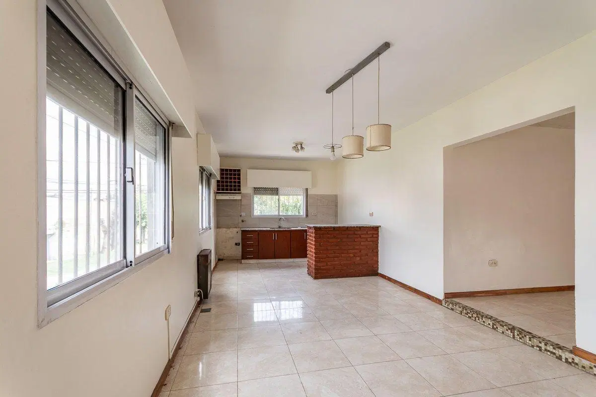 CASA CON JARDIN, TERRAZA Y QUINCHO en Jose C Paz 2