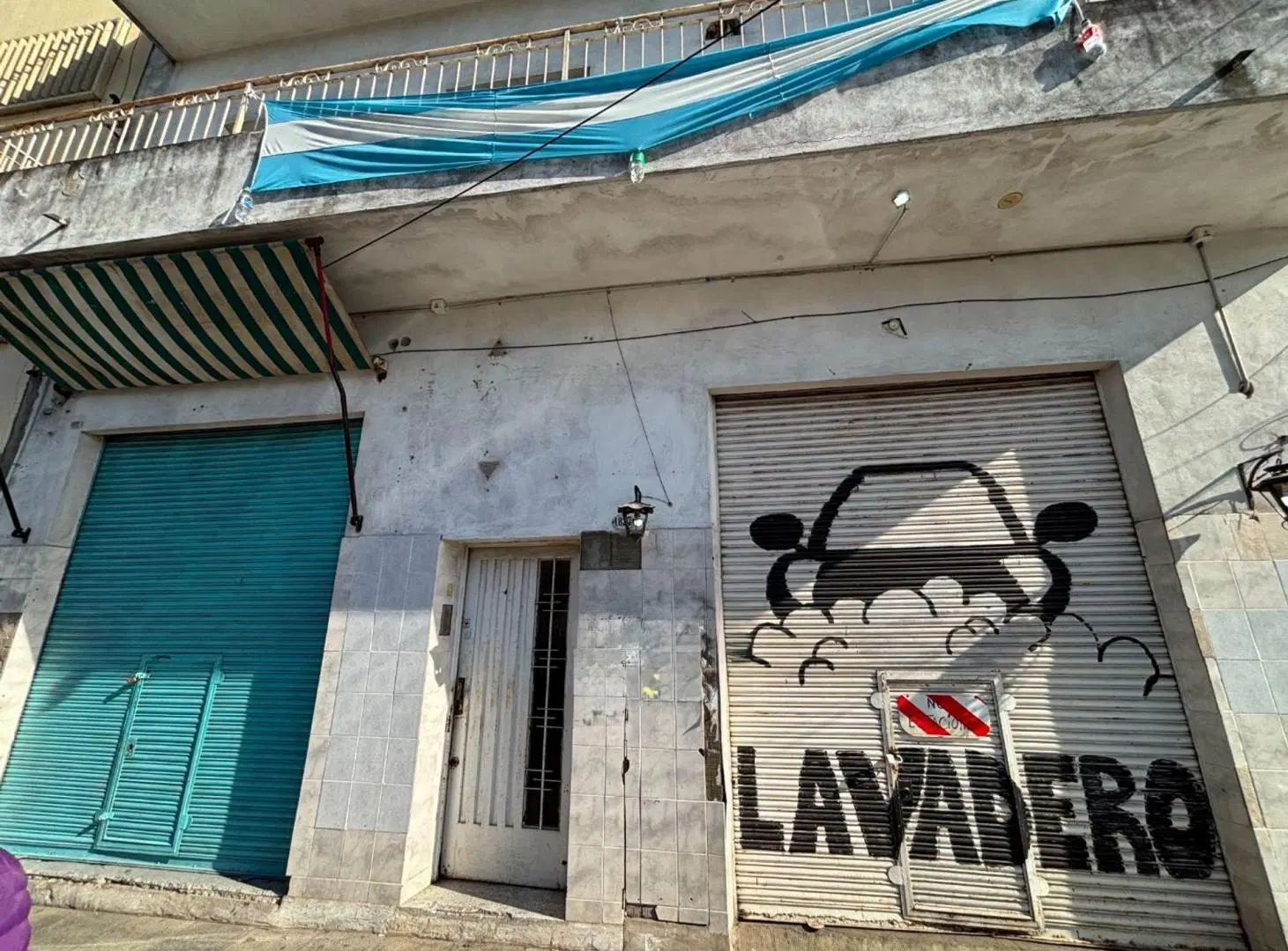 5 DEPARTAMENTOS + 2 LOCALES - A REFACCIONAR 3