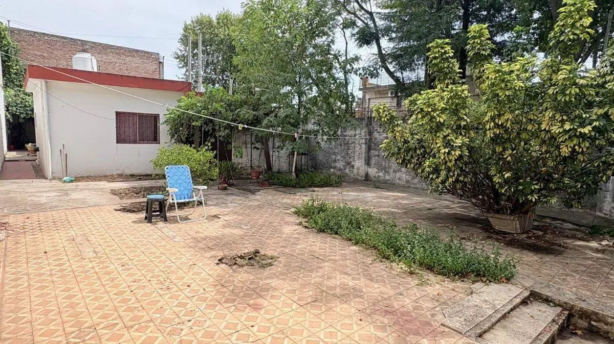 Venta casa gran lote en Chilavert 2