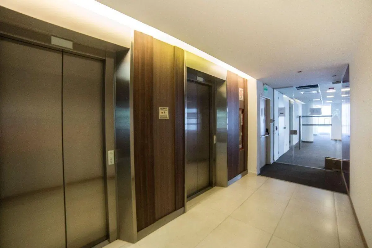 OFICINAS 450 m2 PLANTA LIBRE en OLIVO, 8 cocheras 5