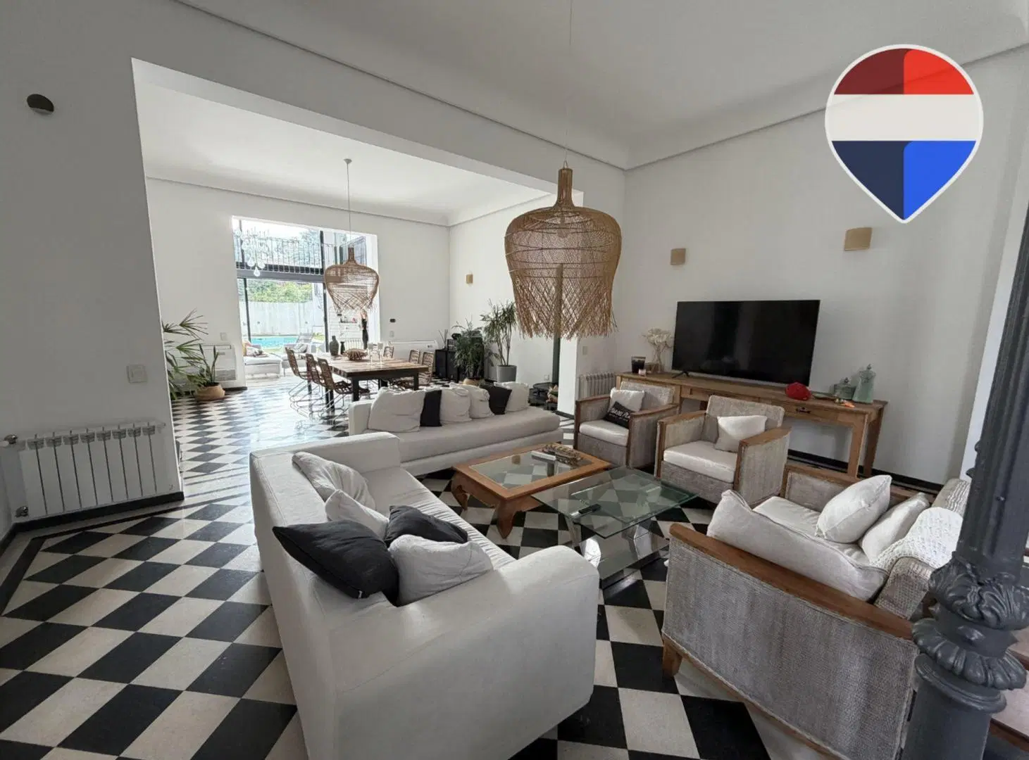 VENTA CASA EN MARTINEZ CON JARDIN PILETA QUINCHO 8