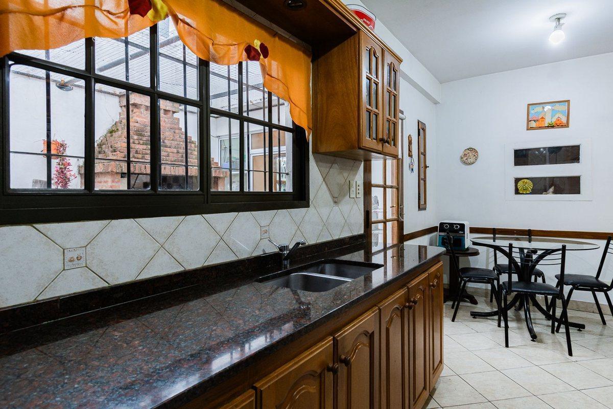 Foto de VENTA CASA 5 AMB. C/DOBLE COCHERA - V. DEVOTO, imagen 4