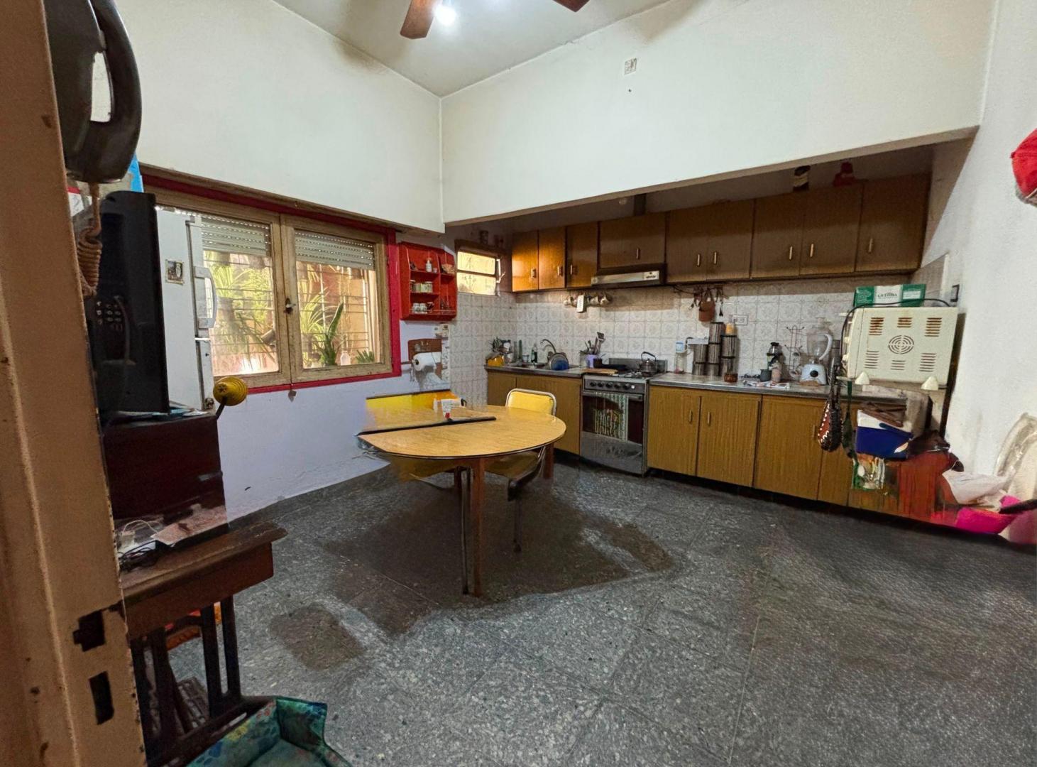 Foto de 5 DEPARTAMENTOS + 2 LOCALES - A REFACCIONAR, imagen 4