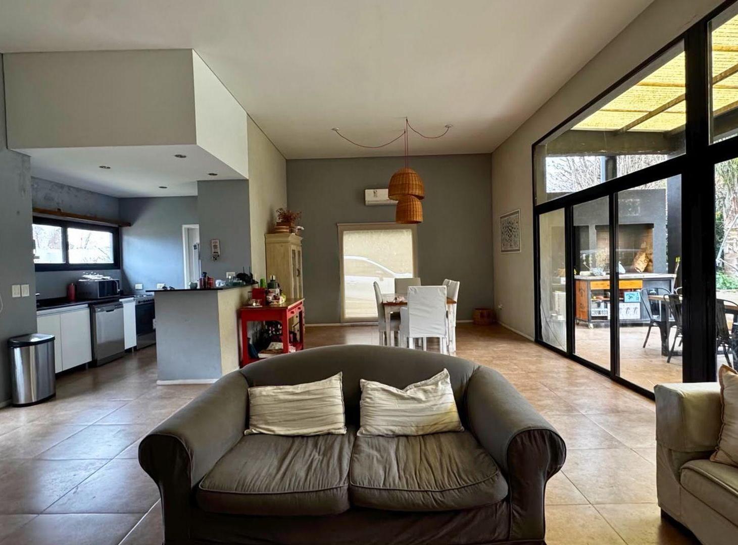 Foto de VENTA CASA 4AMB C/COCHERA+QUINCHO+PILETA - ESCOBAR, imagen 5