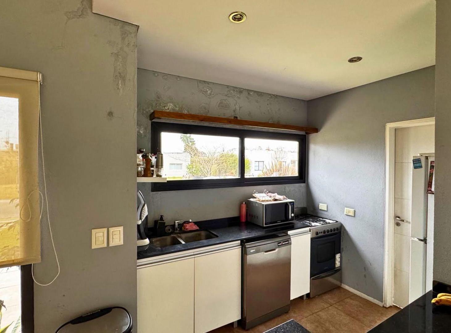 Foto de VENTA CASA 4AMB C/COCHERA+QUINCHO+PILETA - ESCOBAR, imagen 2