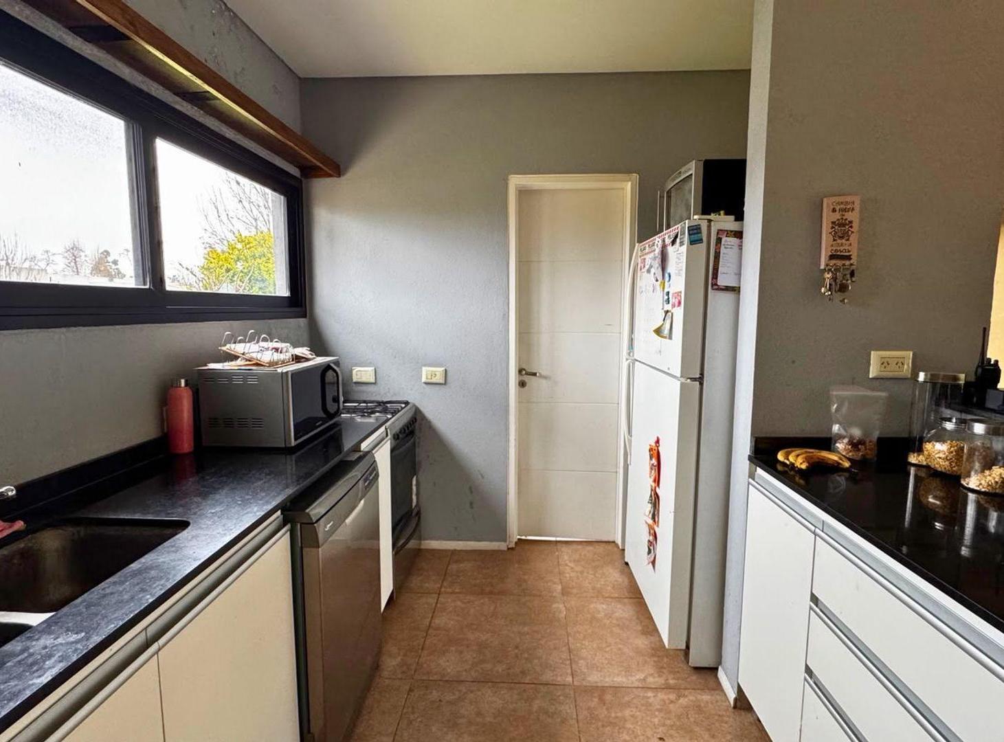Foto de VENTA CASA 4AMB C/COCHERA+QUINCHO+PILETA - ESCOBAR, imagen 3