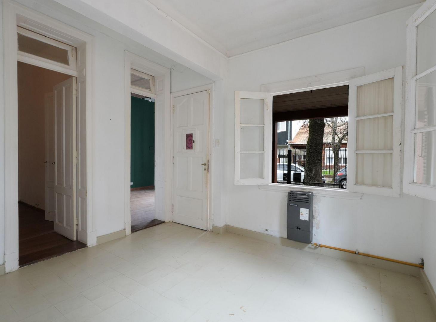 Foto de Casa 3 Ambientes c Jardín Vías Libertador Martinez, imagen 2