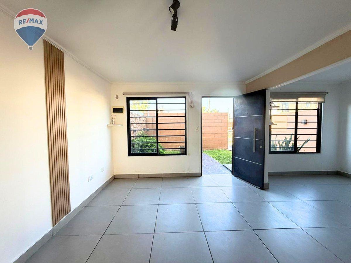 Foto de Venta Casa 3 ambientes Garage y Parque en Pilar, imagen 2