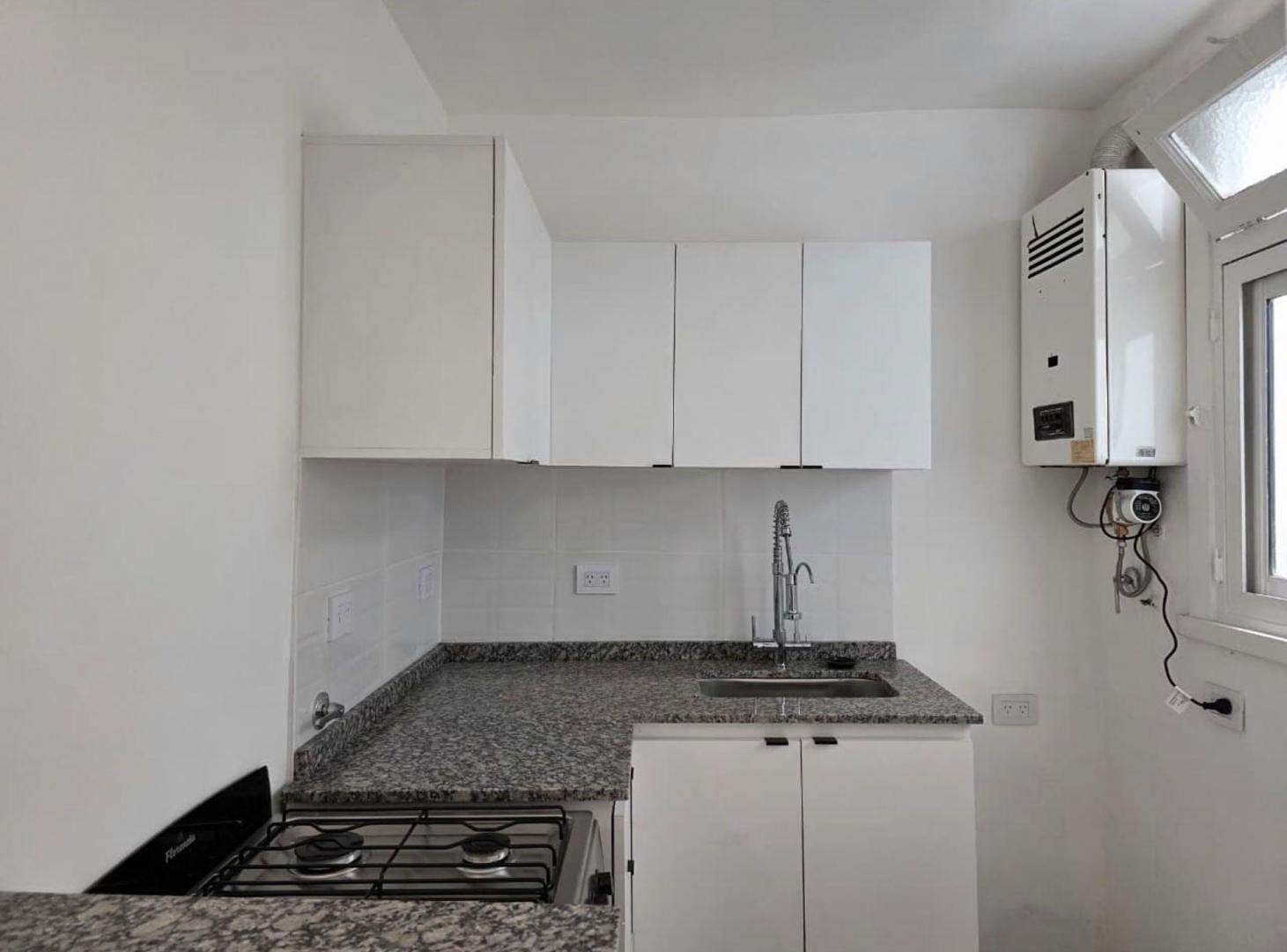 Foto de VENTA DEPTO 2 AMBIENTES - REFACCIONADO EN ALMAGRO, imagen 1