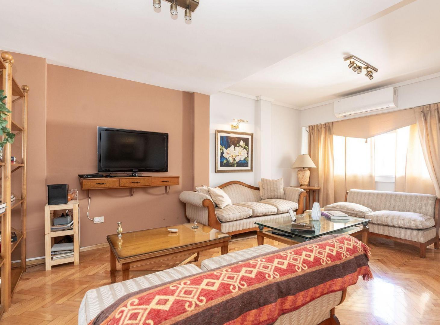 Foto de VENTA TRIPLEX 6 AMB HAB EN SUITE BALCON COCHERA, imagen 2
