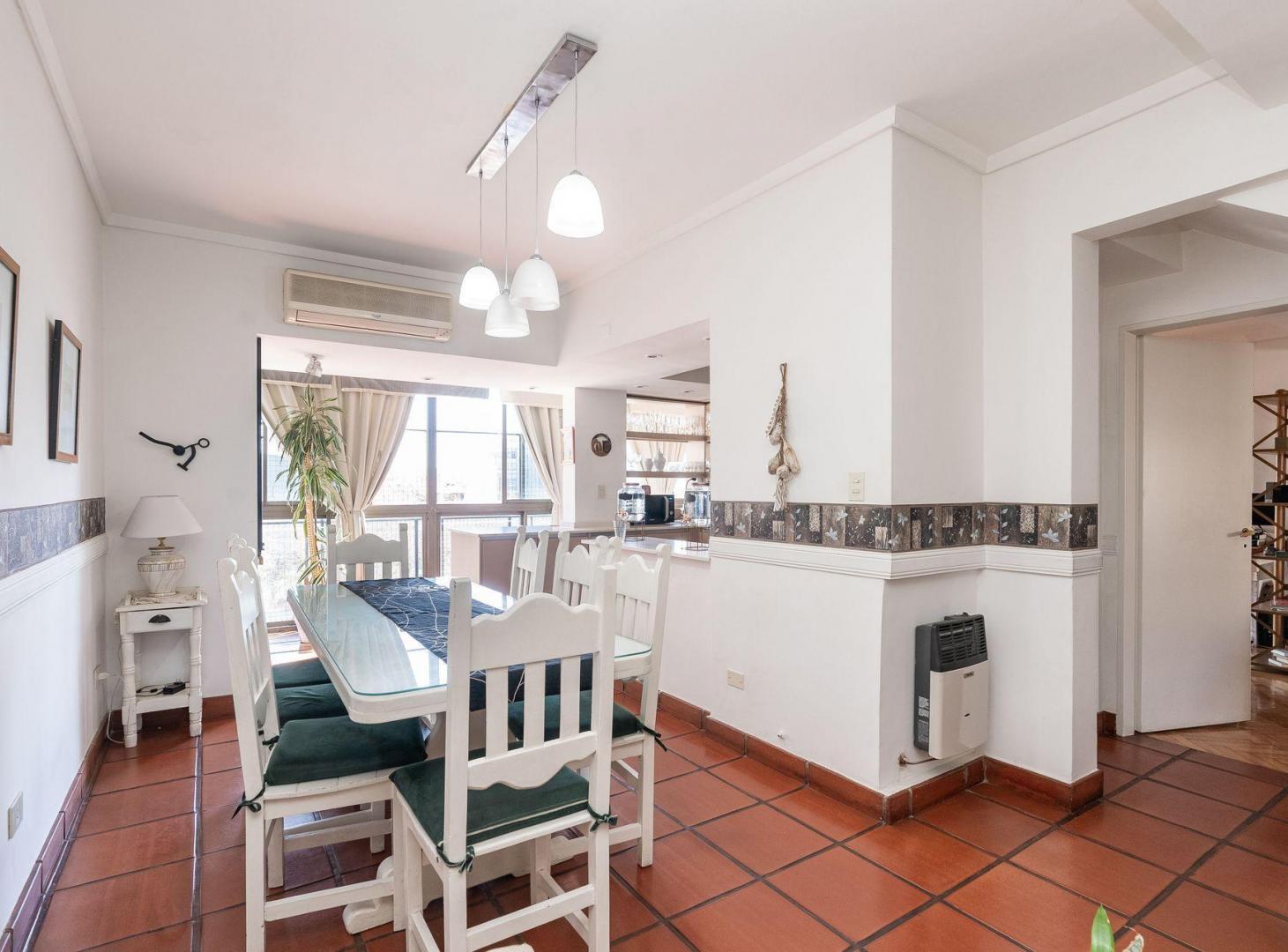 Foto de VENTA TRIPLEX 6 AMB HAB EN SUITE BALCON COCHERA, imagen 4