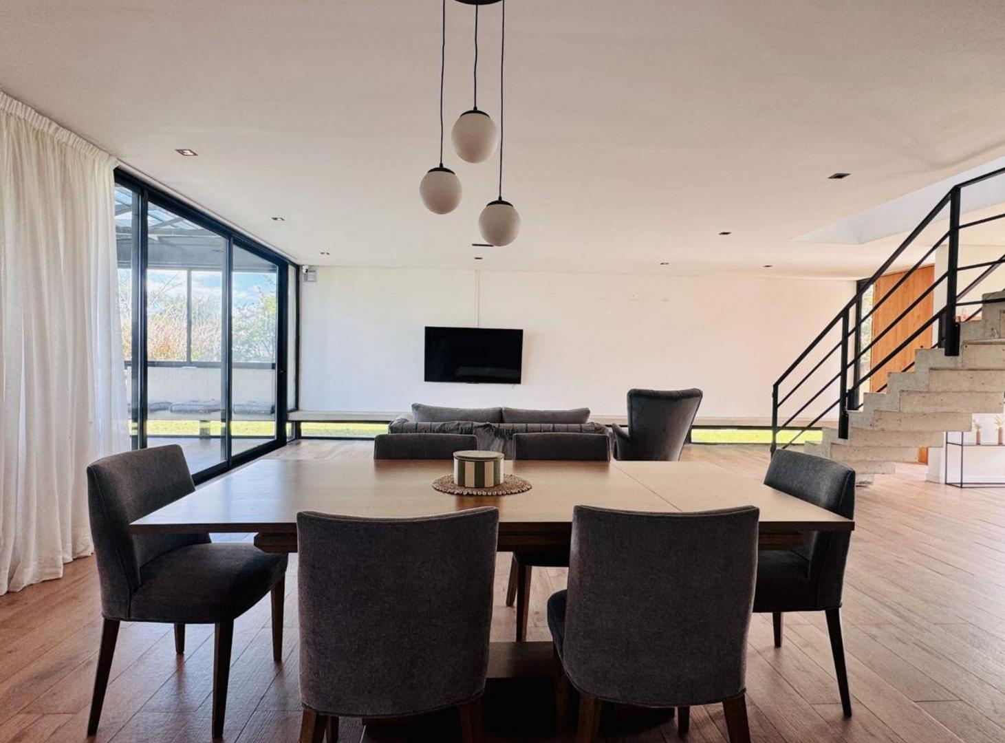 Foto de Casa en VISTAS, LOTE 717 mts y pileta climatizada, imagen 4