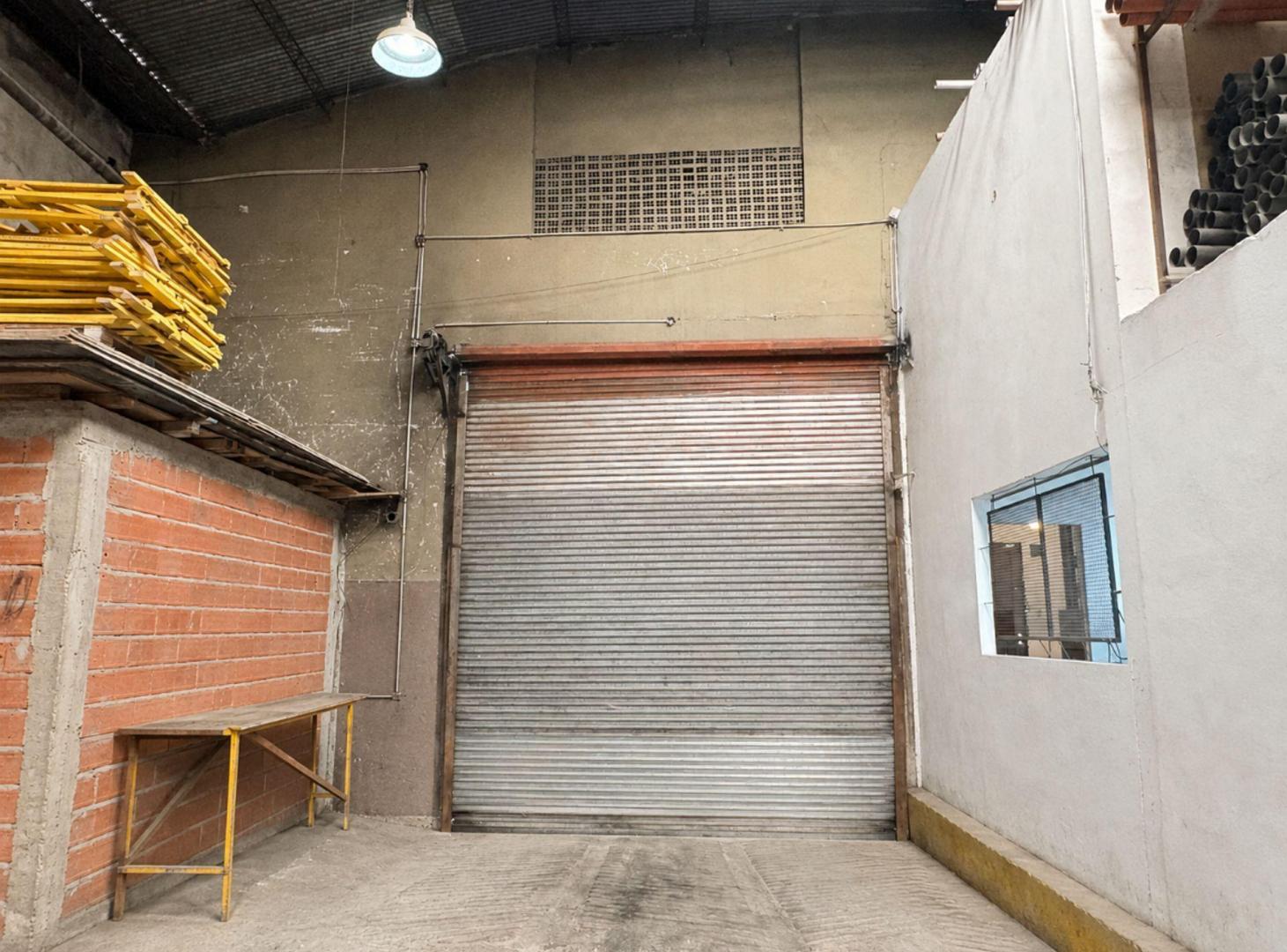 Foto de VENTA DEPOSITO / GALPON, MIXTURA 3 EN LA BOCA, imagen 2