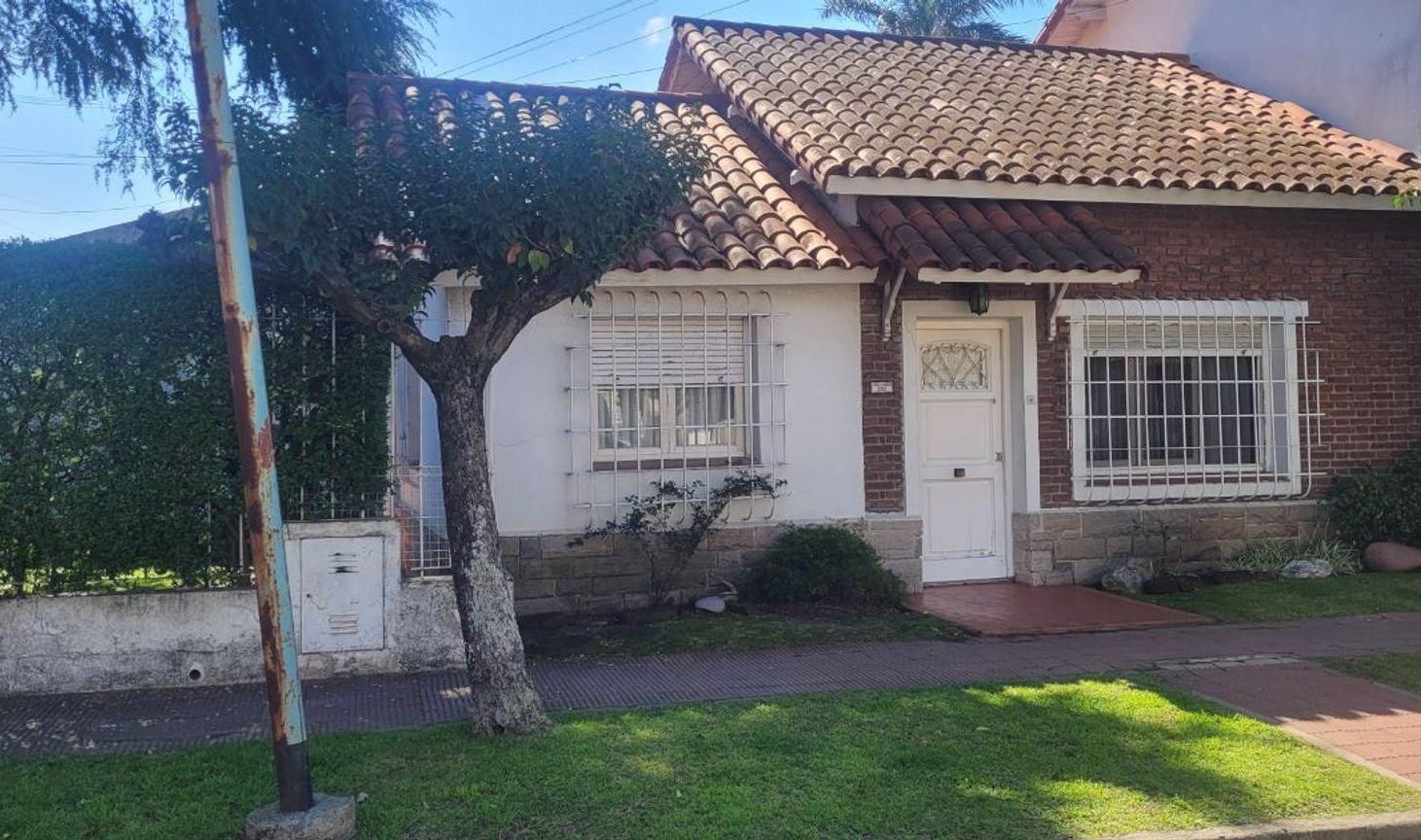 Foto de Venta casa 4 ambientes con jardin, Haedo, imagen 4