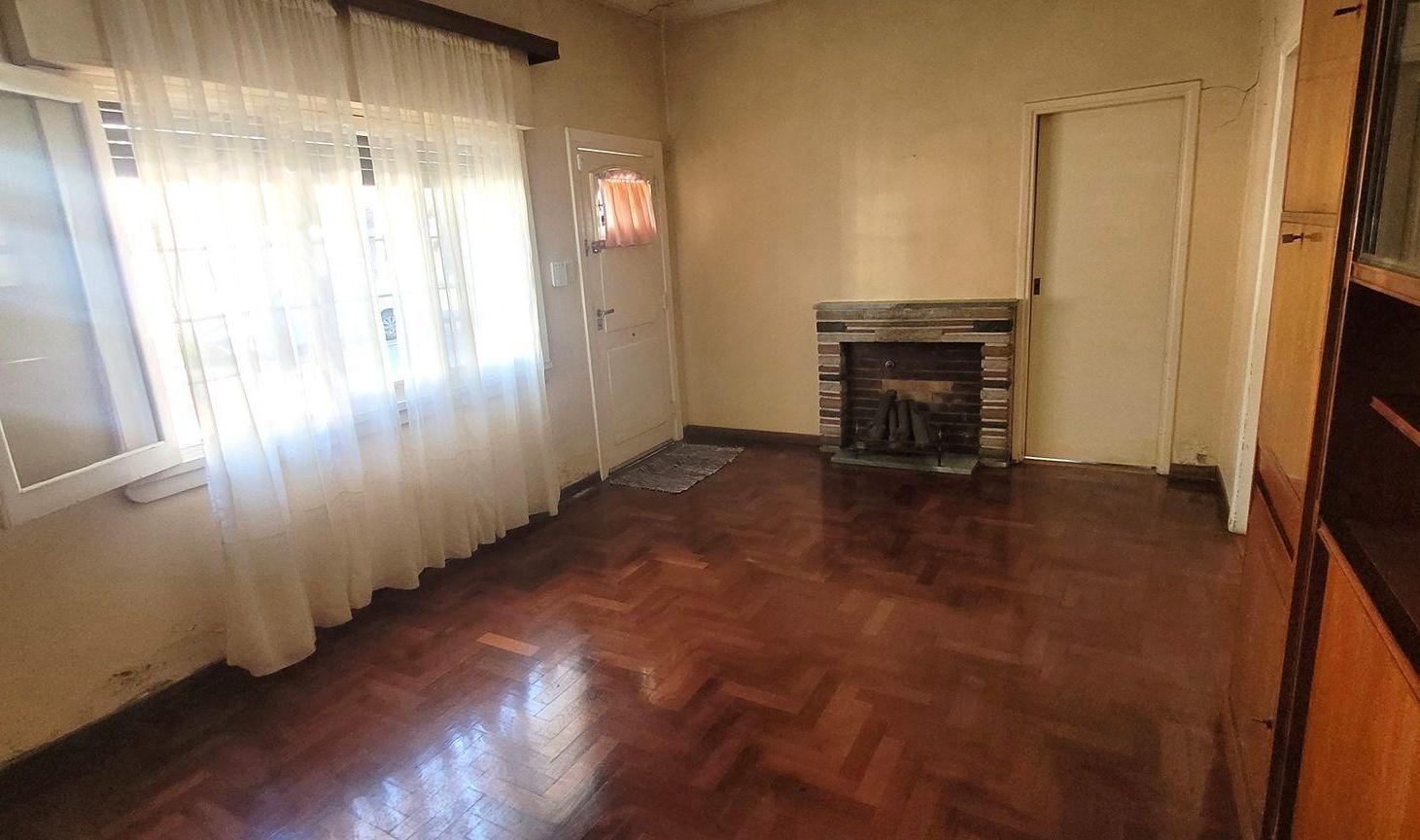 Foto de Venta casa 4 ambientes con jardin, Haedo, imagen 2