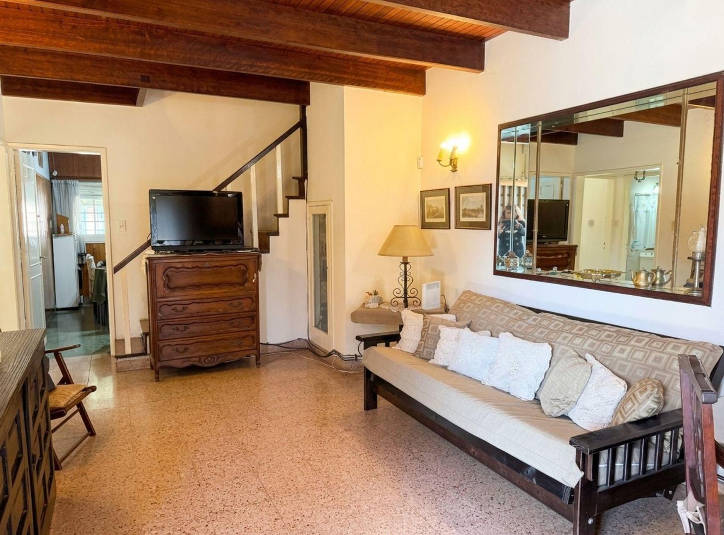 Foto de Casa sobre doble frente con piscina y quincho, imagen 3