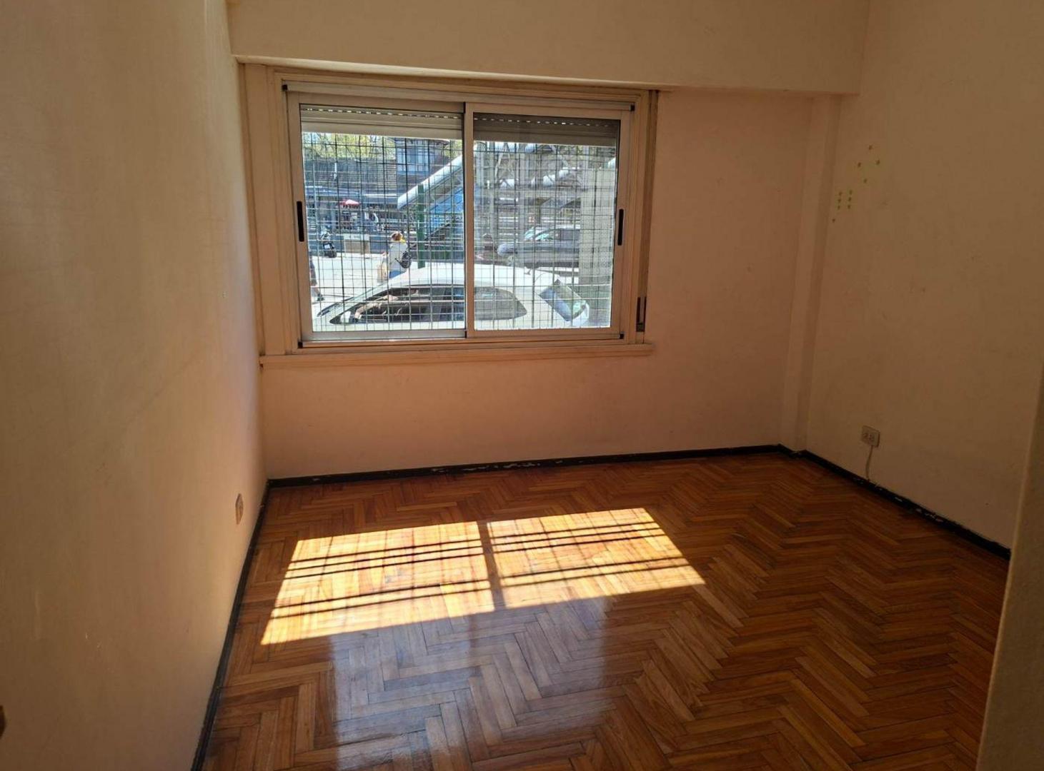 Foto de VENTA DEPTO 2 AMB P.B. AMPLIO EXCELENTE UBIC, imagen 4
