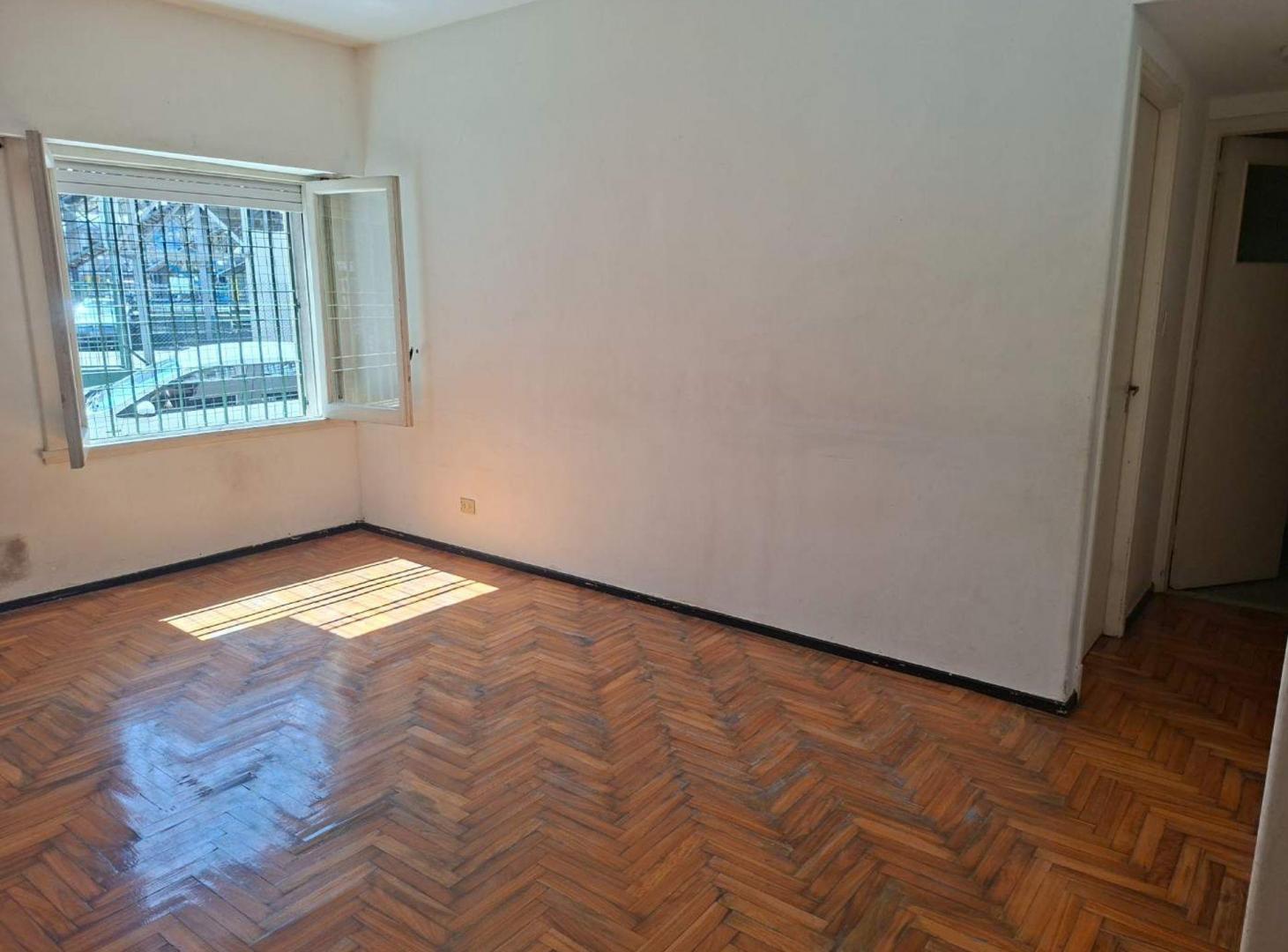 Foto de VENTA DEPTO 2 AMB P.B. AMPLIO EXCELENTE UBIC, imagen 1