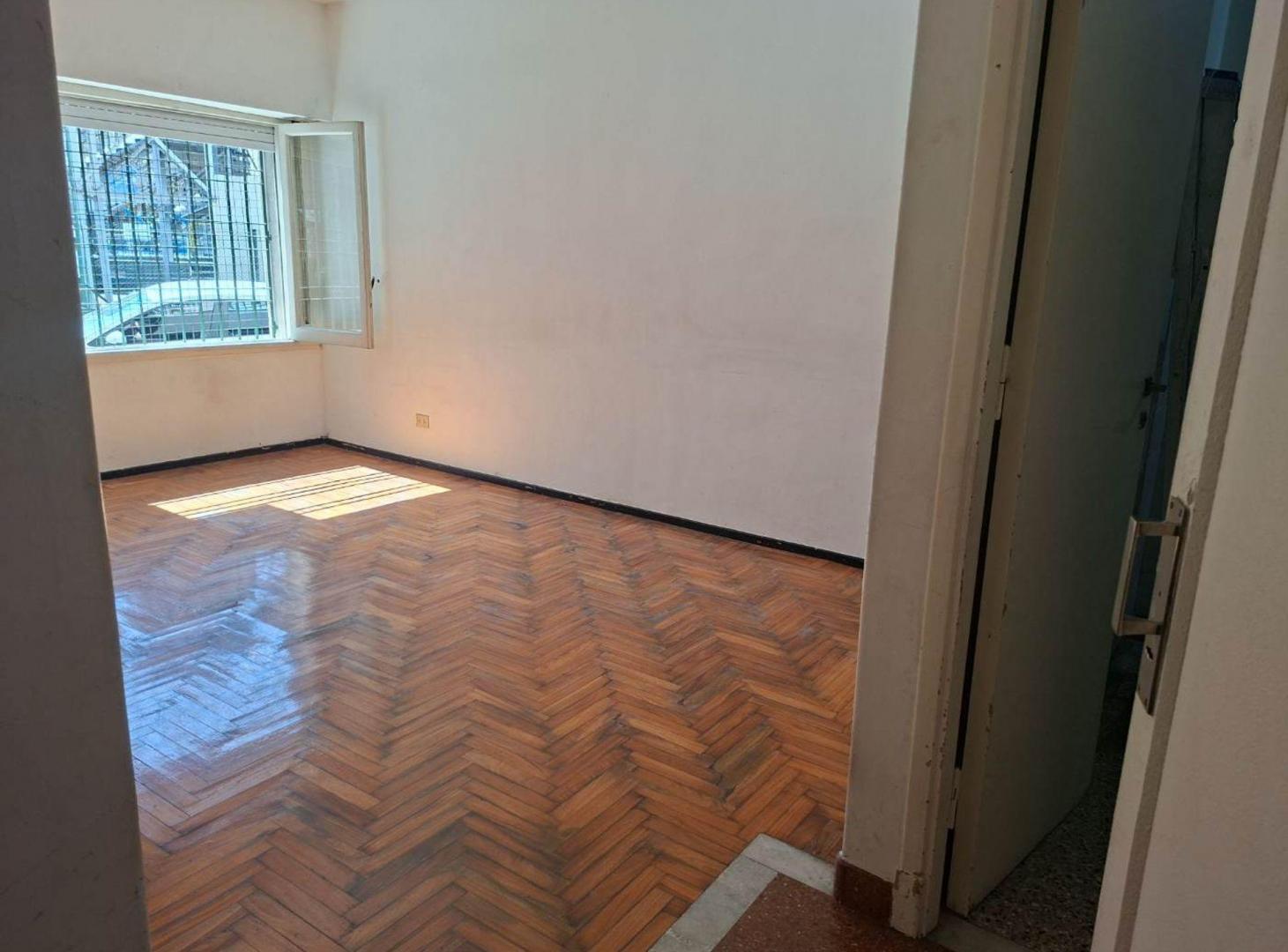 Foto de VENTA DEPTO 2 AMB P.B. AMPLIO EXCELENTE UBIC, imagen 2