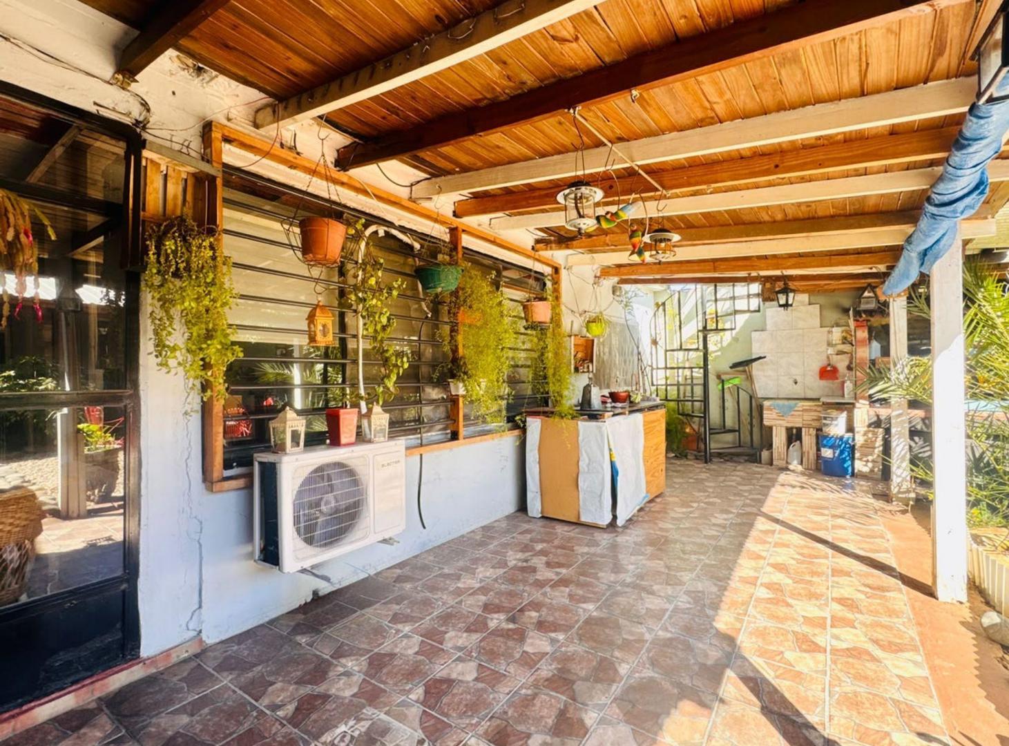 Foto de Venta Casa Con Jardin, Patio y Quincho, imagen 2