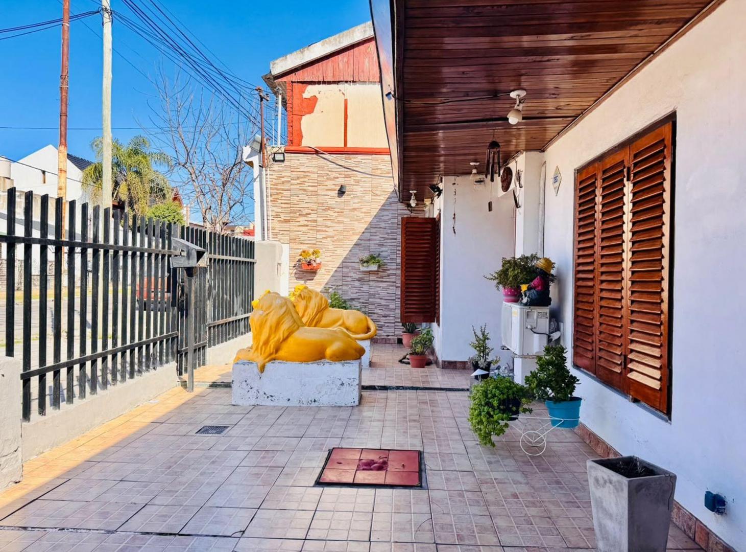 Foto de Venta Casa Con Jardin, Patio y Quincho, imagen 5
