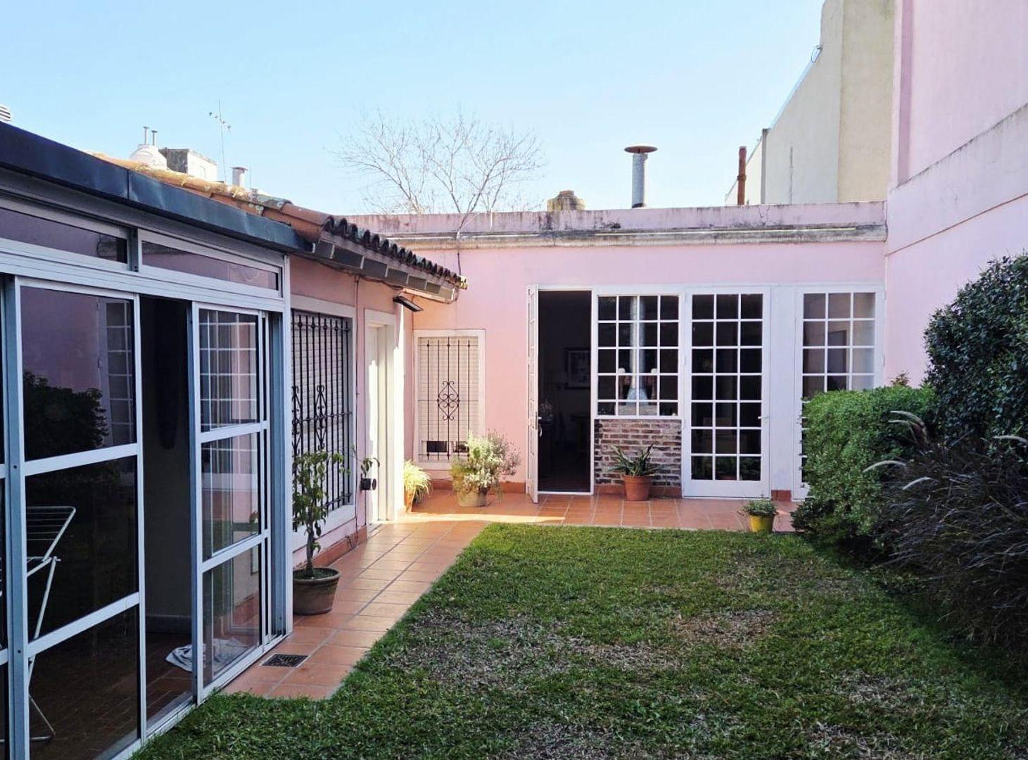 Foto de CASA PH con jardín, patio y quincho Saavedra, imagen 1