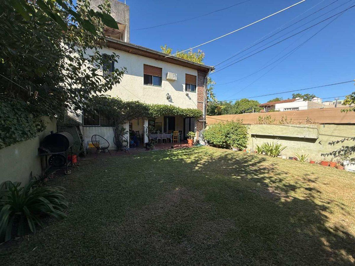 Foto de Venta Casa 3 dorm en Hurlingham c Jardín, cochera, imagen 5