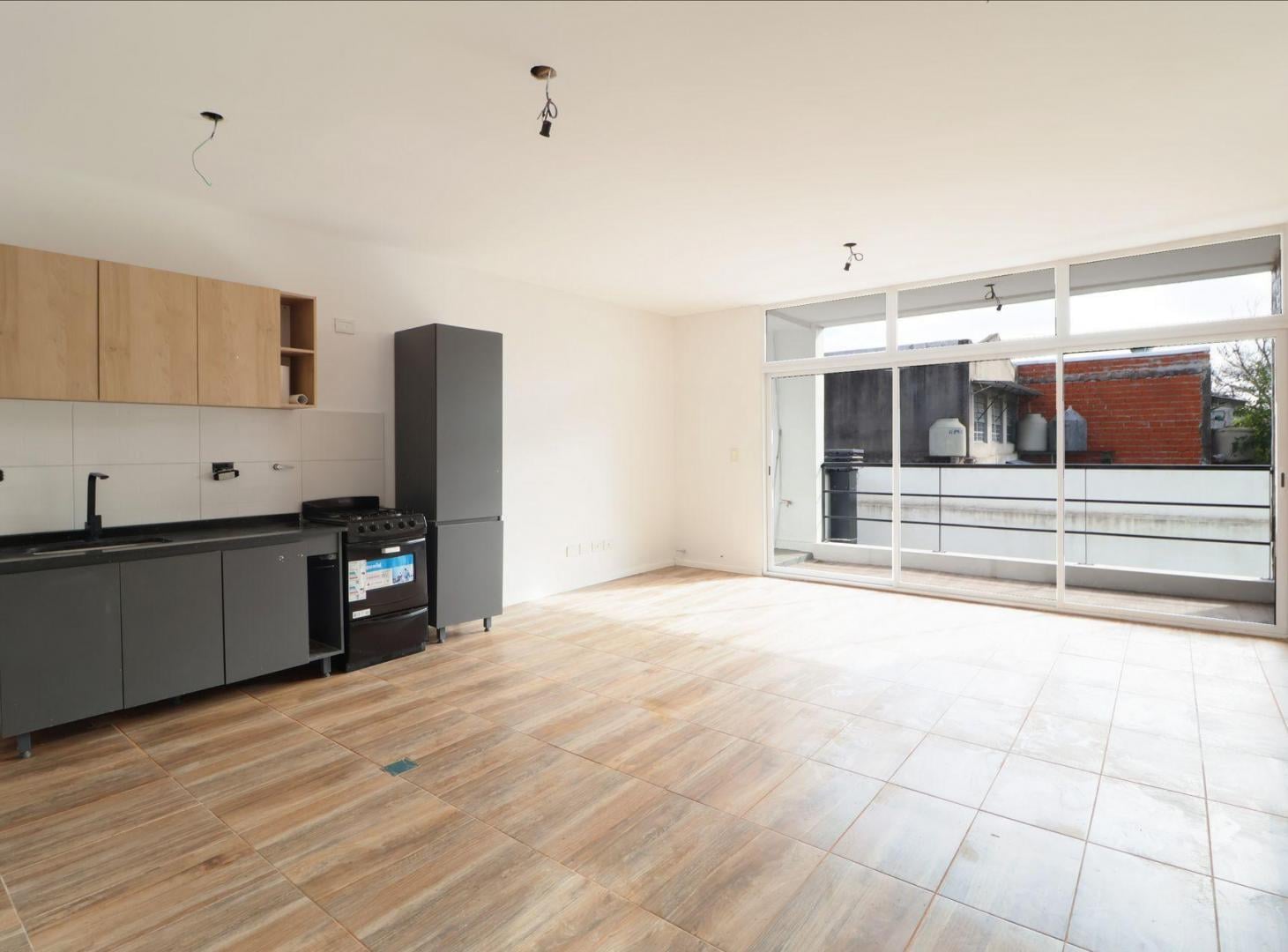 Foto de VENTA DEPARTAMENTO SEMIPISO A ESTRENAR C COCHERA, imagen 2