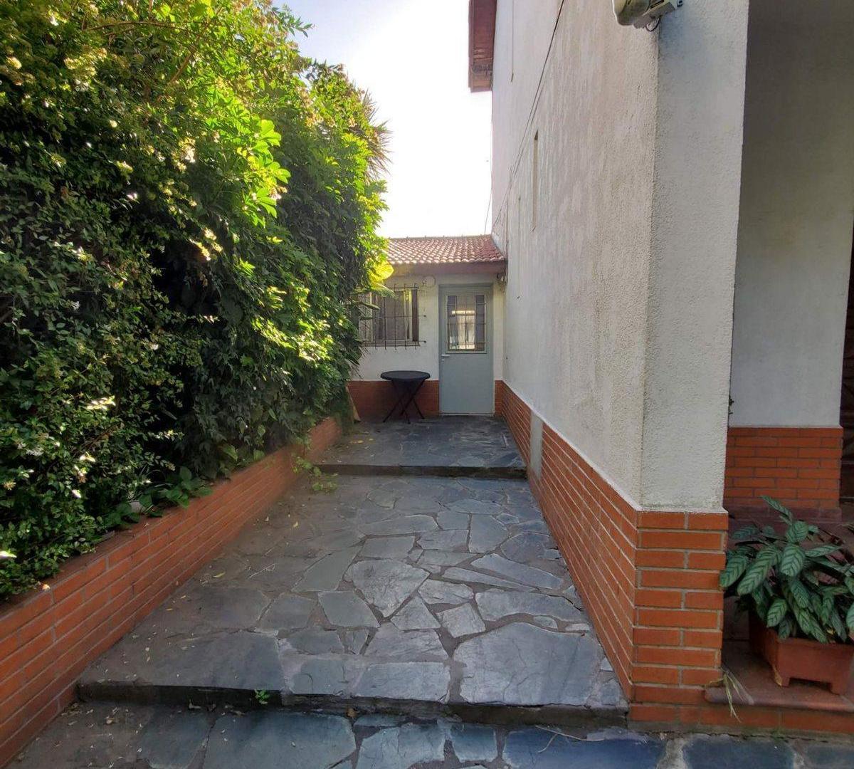 Foto de Vende casa de 5 amb. con pileta en Villa Adelina, imagen 4