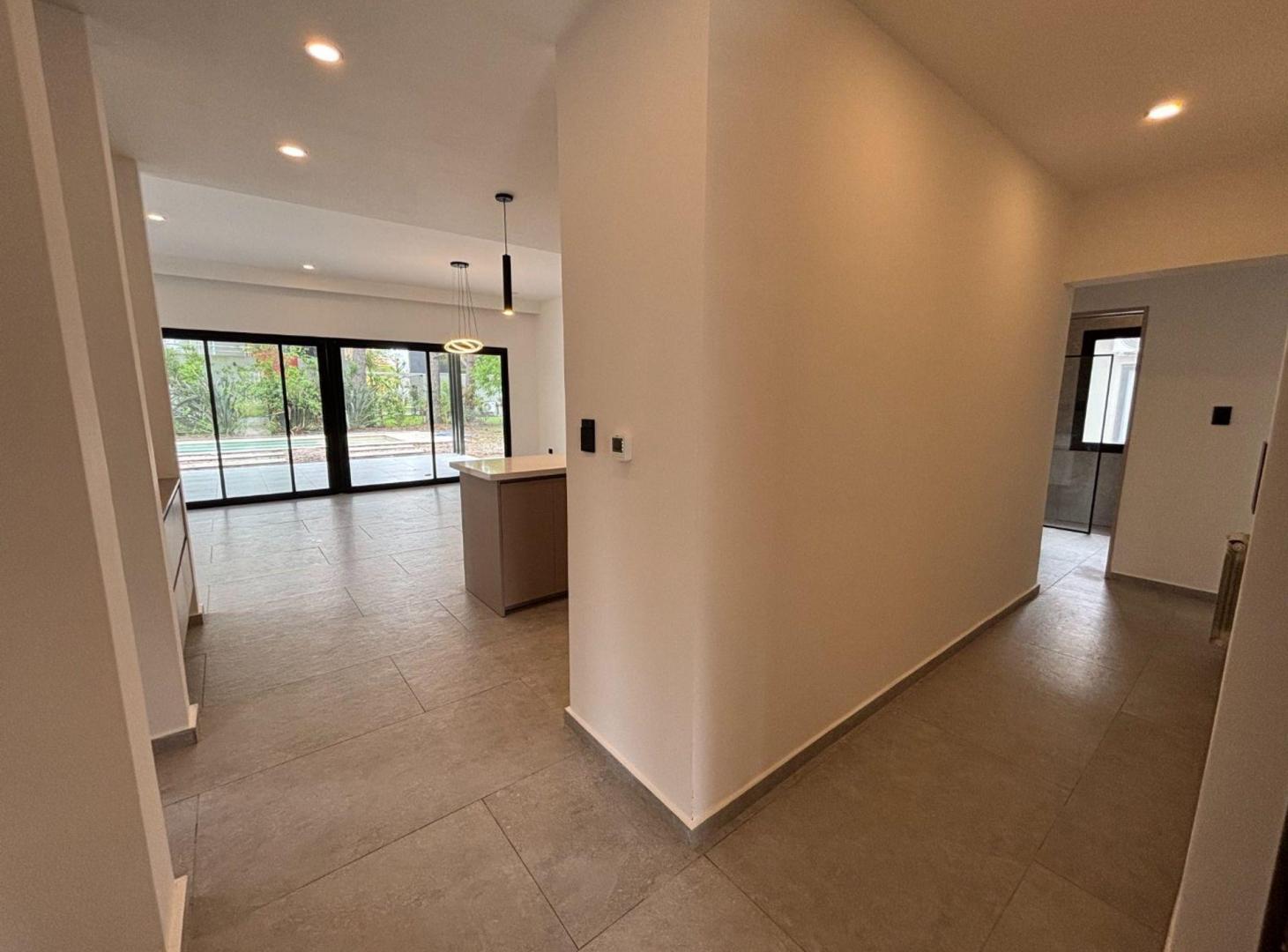 Foto de VENTA CASA A ESTRENAR - 4 AMB - LUJAN DEL SOL, imagen 3