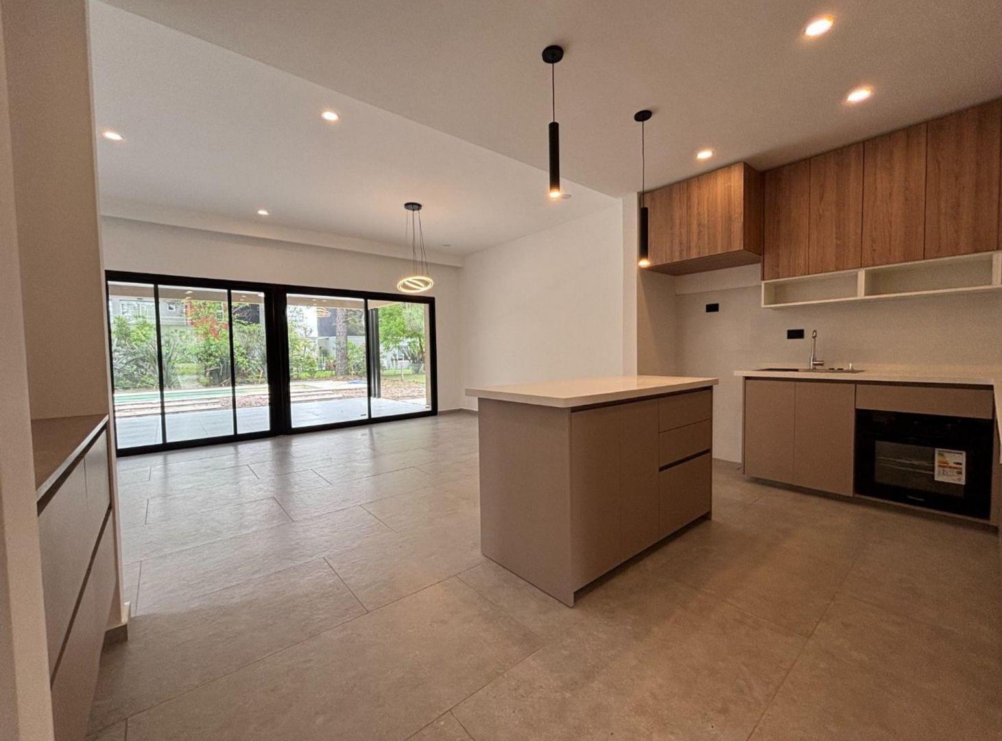 Foto de VENTA CASA A ESTRENAR - 4 AMB - LUJAN DEL SOL, imagen 4