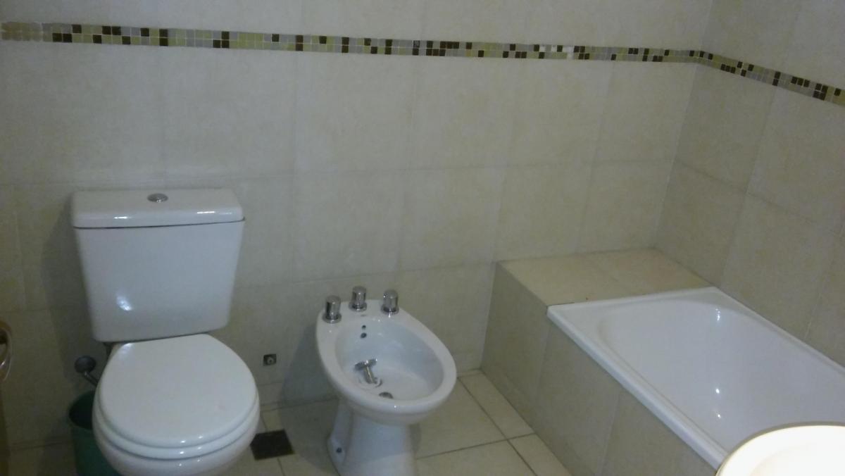 Foto de EXCELENTE SEMIPISO 2 DORMITORIOS + 2 BAÑOS COMPLETOS, imagen 2
