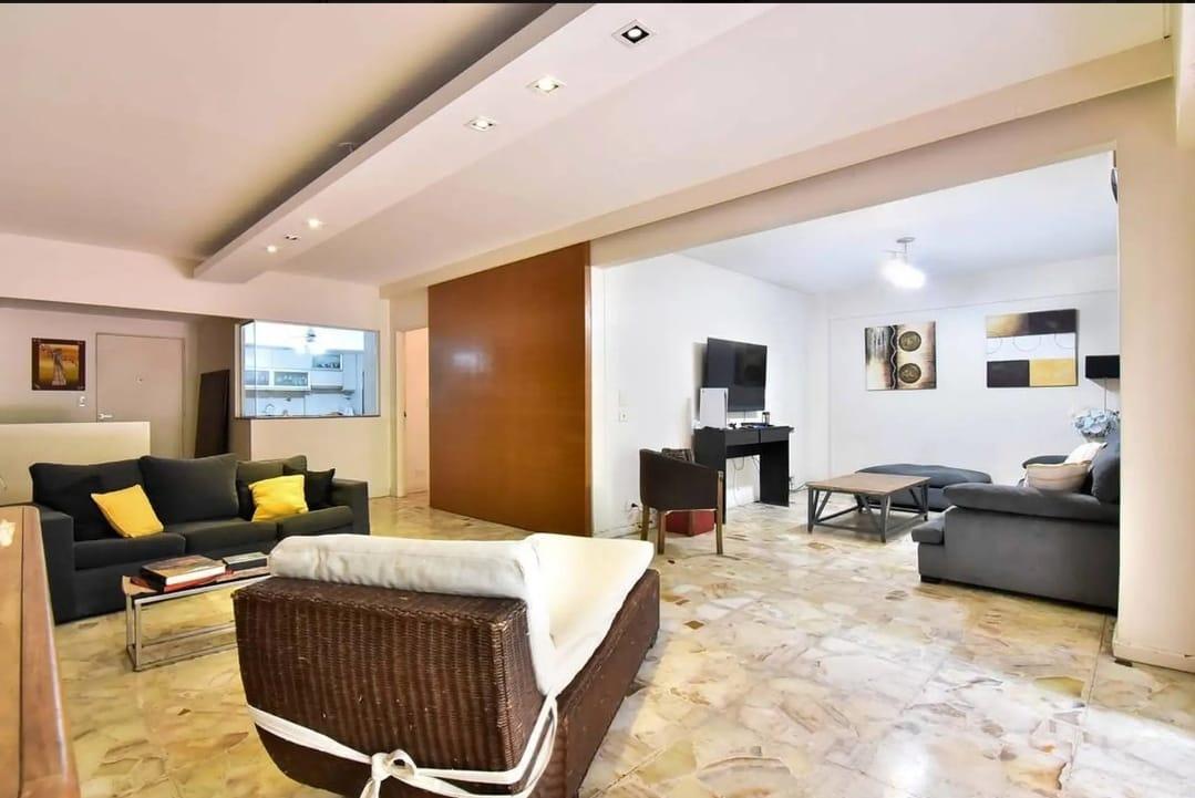 4 Ambientes con Dependencia, Patio y Cochera. 3